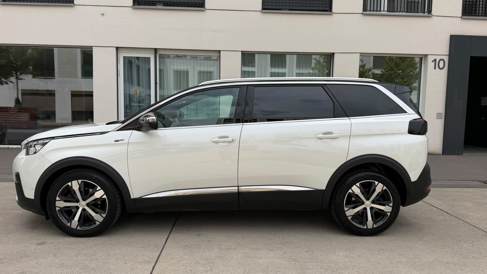 PEUGEOT 5008 2.0 BlueHDi GT EAT-showroom-element-1
