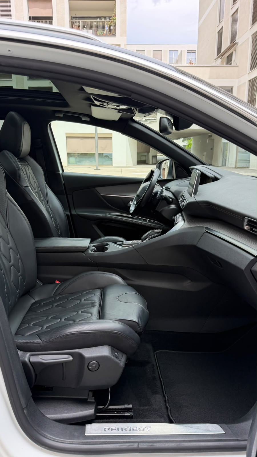 PEUGEOT 5008 2.0 BlueHDi GT EAT-image-17