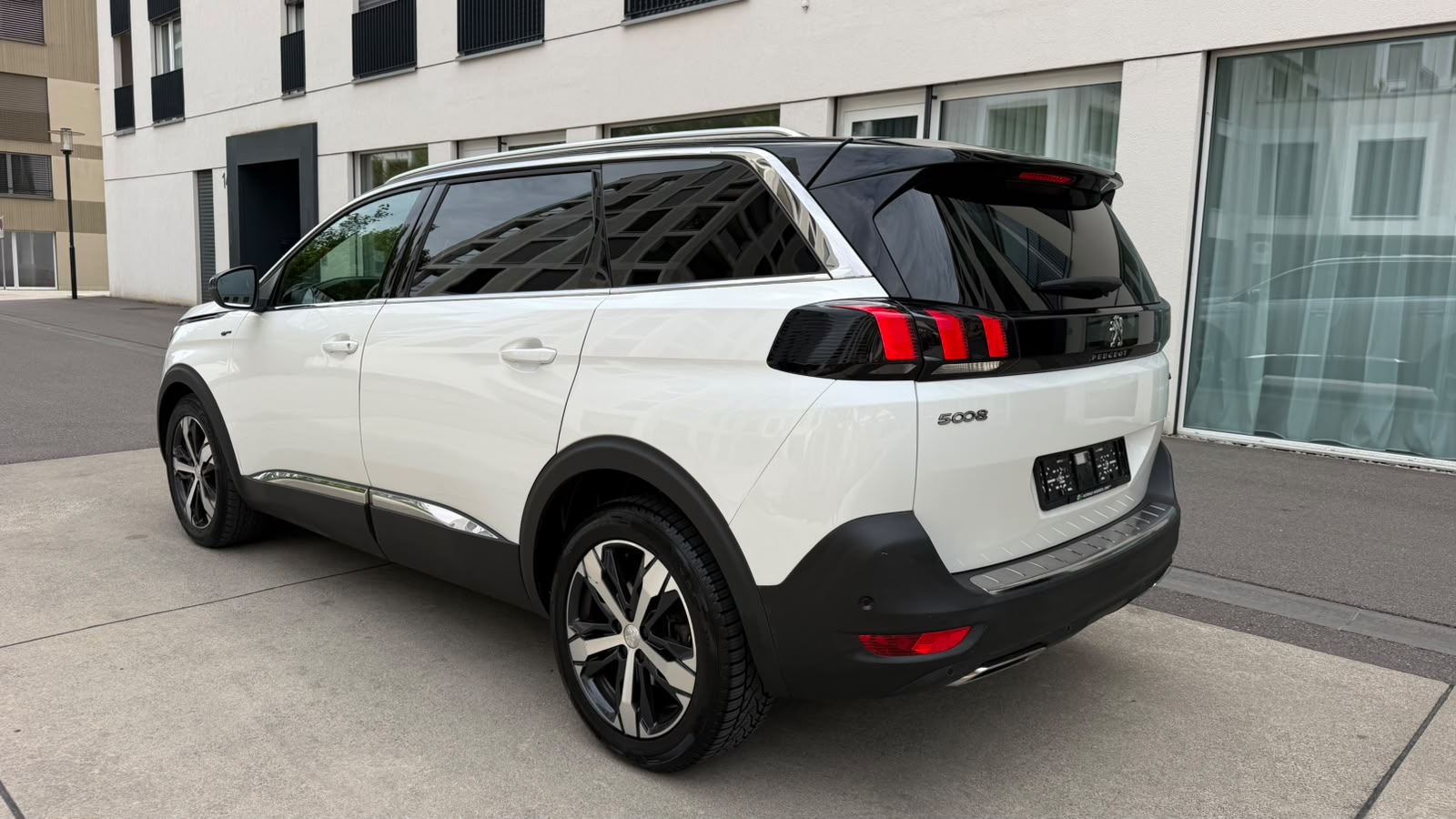 PEUGEOT 5008 2.0 BlueHDi GT EAT-showroom-element-2