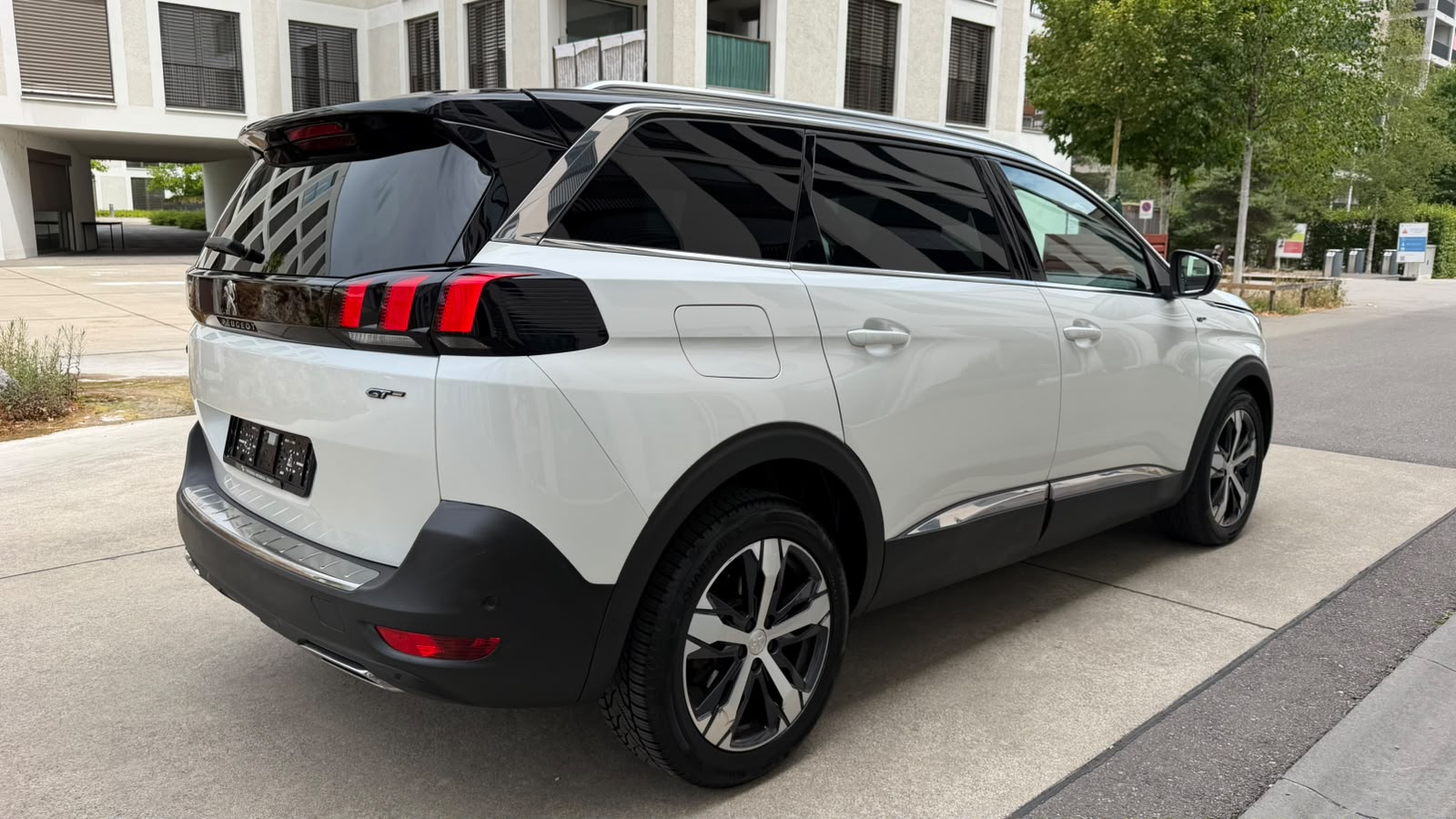 PEUGEOT 5008 2.0 BlueHDi GT EAT-image-20