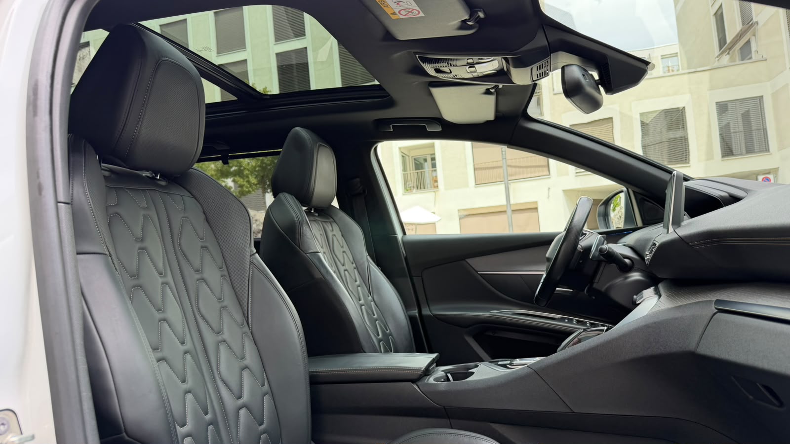 PEUGEOT 5008 2.0 BlueHDi GT EAT-image-18