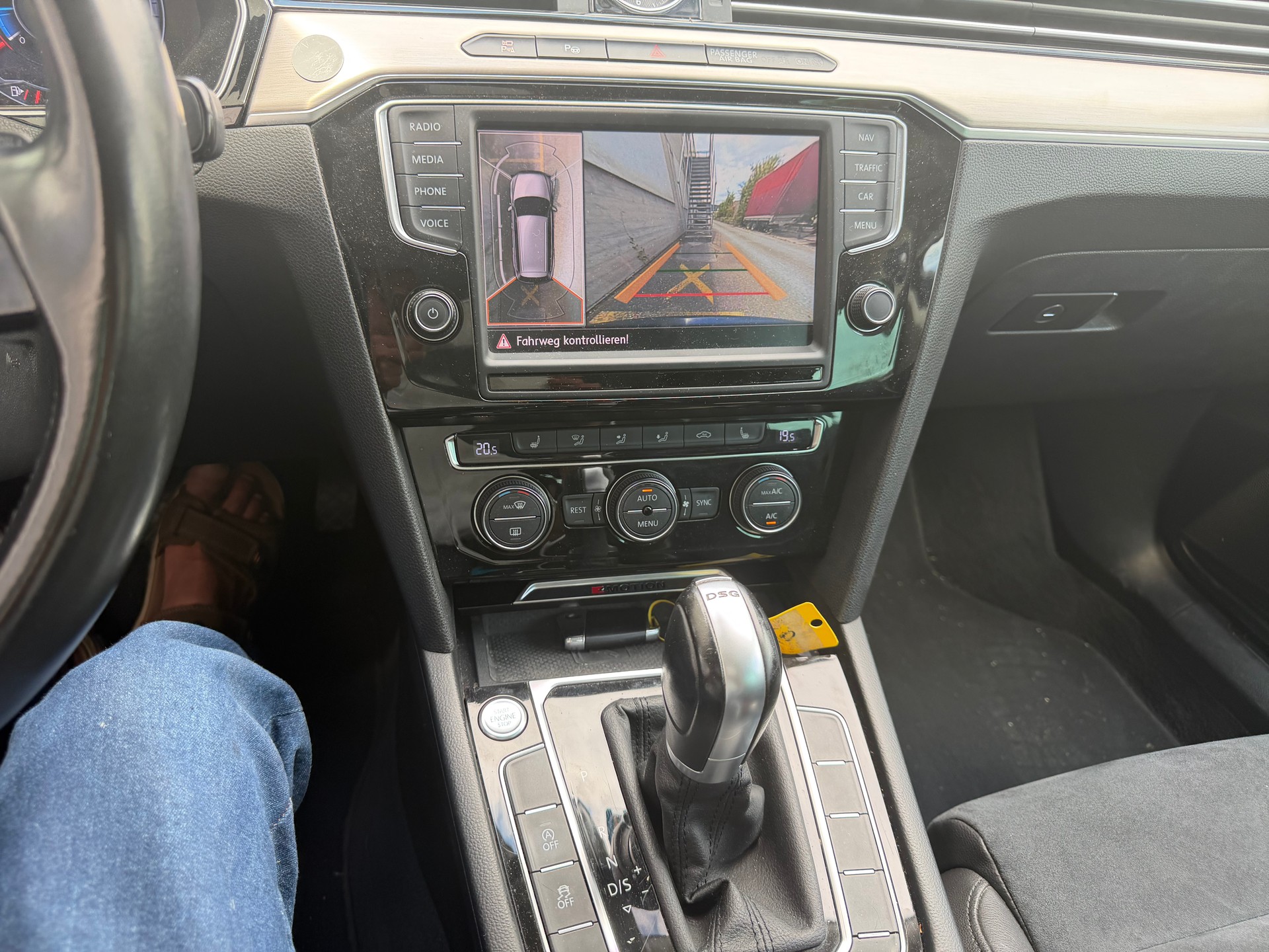 VW Passat Variant 2.0 TDI BMT Comfortline DSG 4Motion-image-4