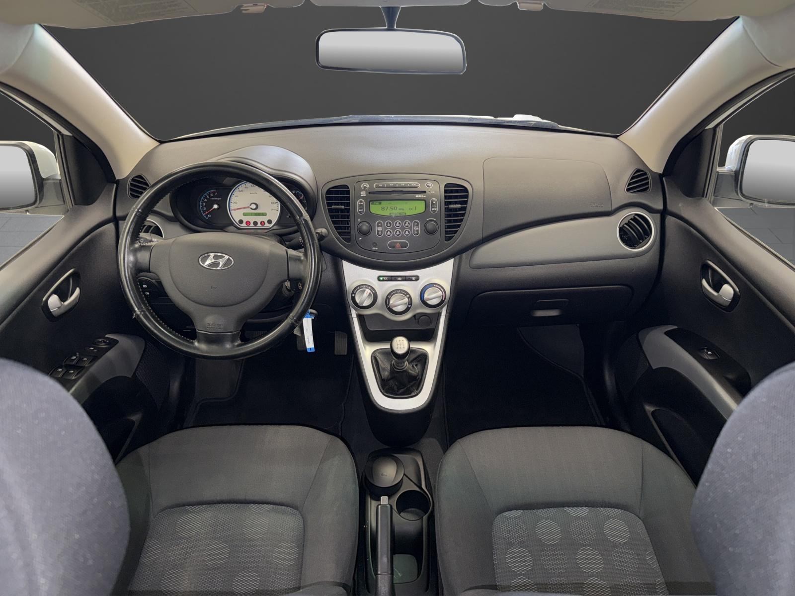 HYUNDAI i10 1.1 Style-image-8