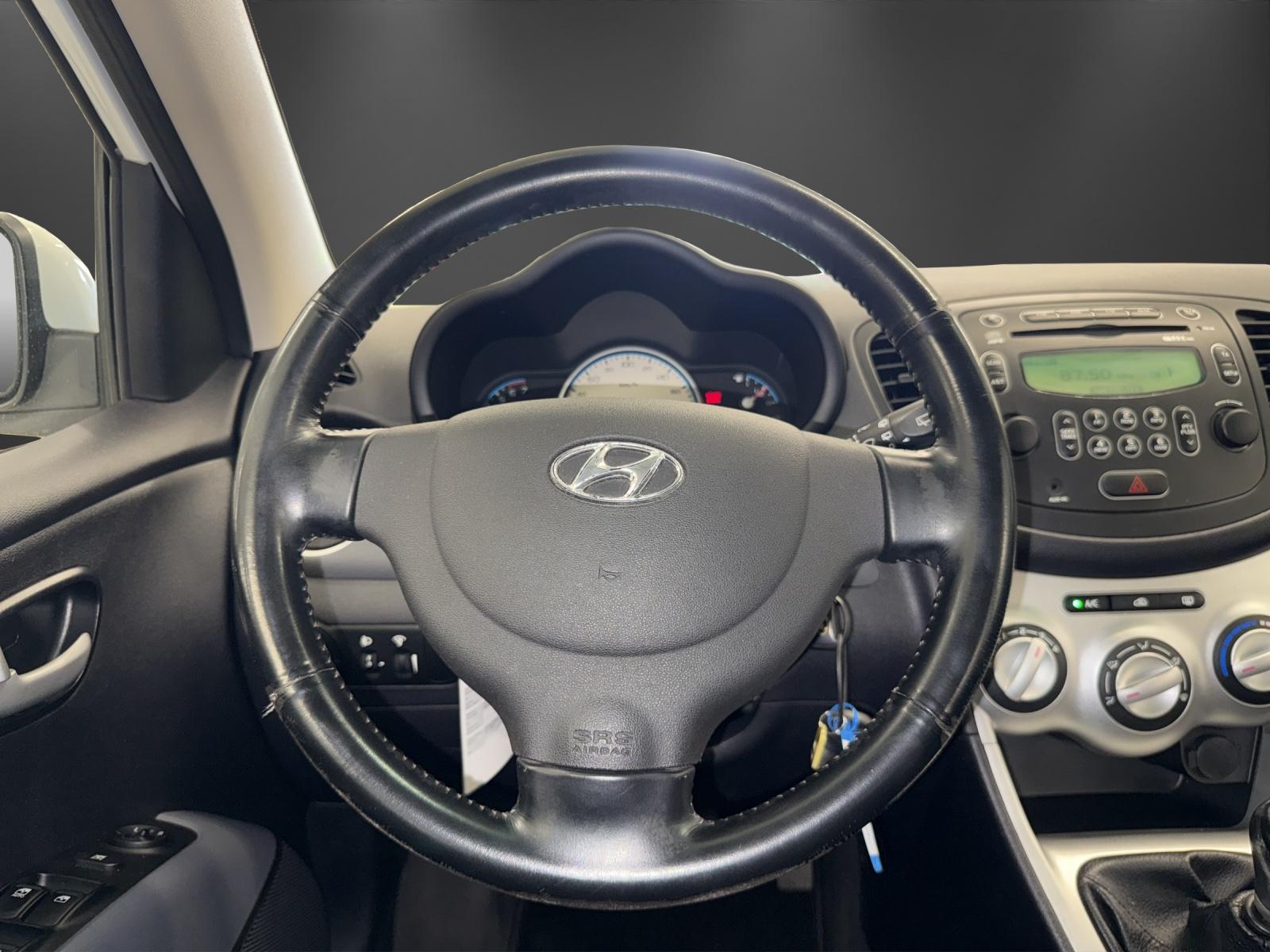 HYUNDAI i10 1.1 Style-image-11