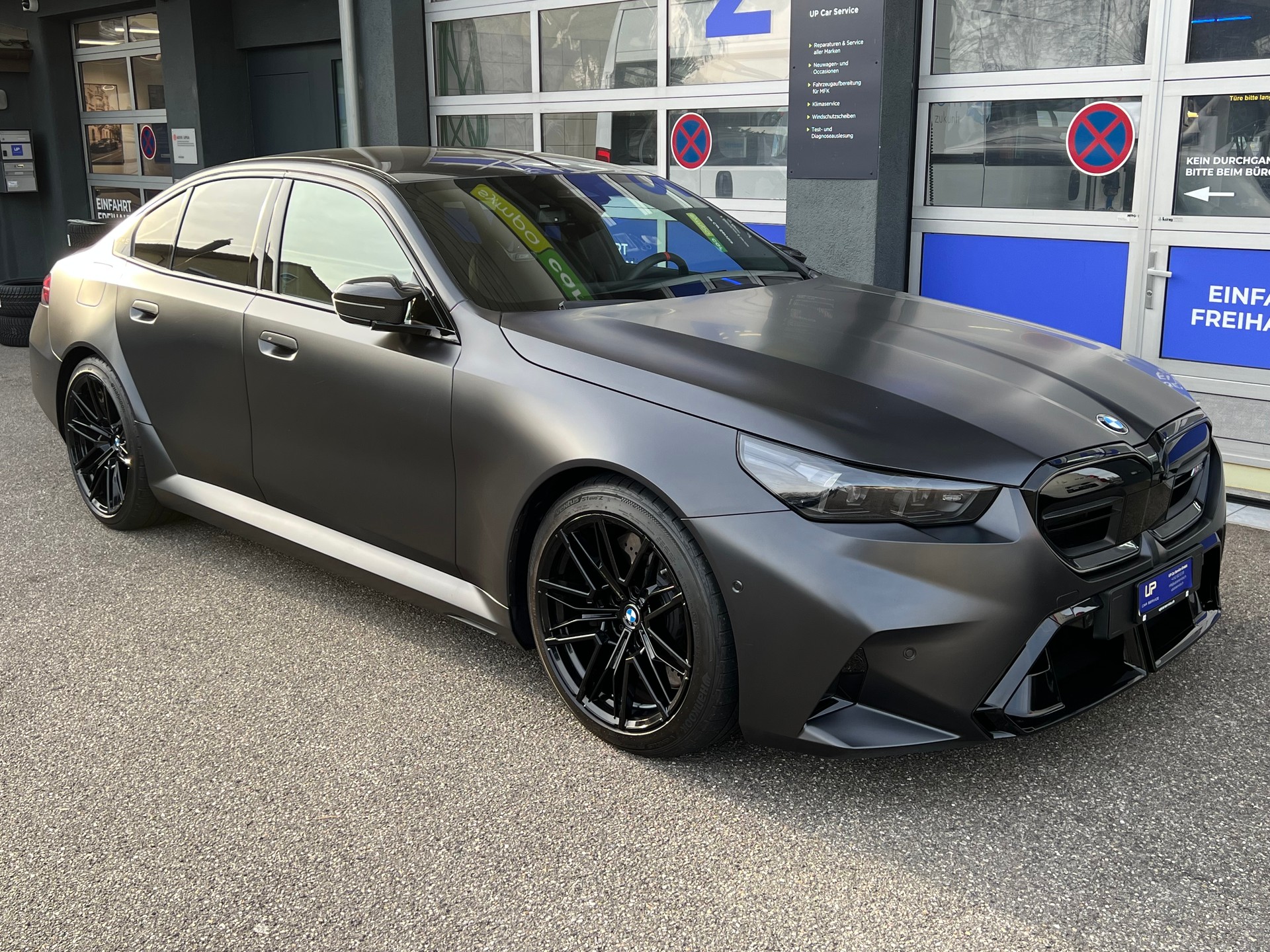 BMW M5 xDrive-showroom-element-2