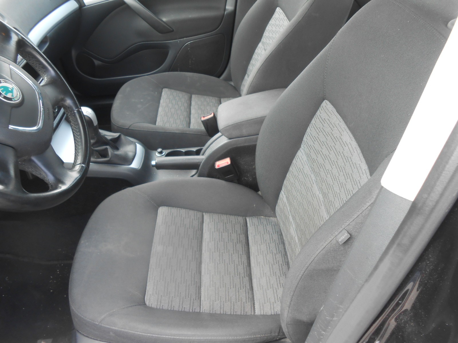 SKODA Octavia Combi 1.8 TSI Adventure 4x4-image-9