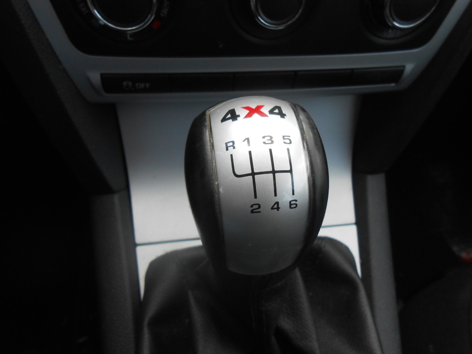 SKODA Octavia Combi 1.8 TSI Adventure 4x4-image-15