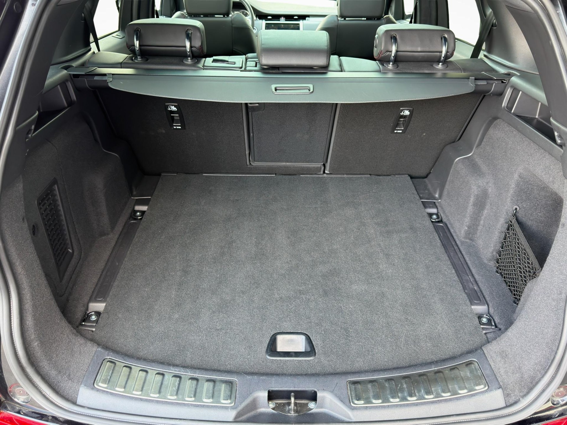 LAND ROVER Discovery Sport 1.5 T 300e R-Dynamic S-image-15