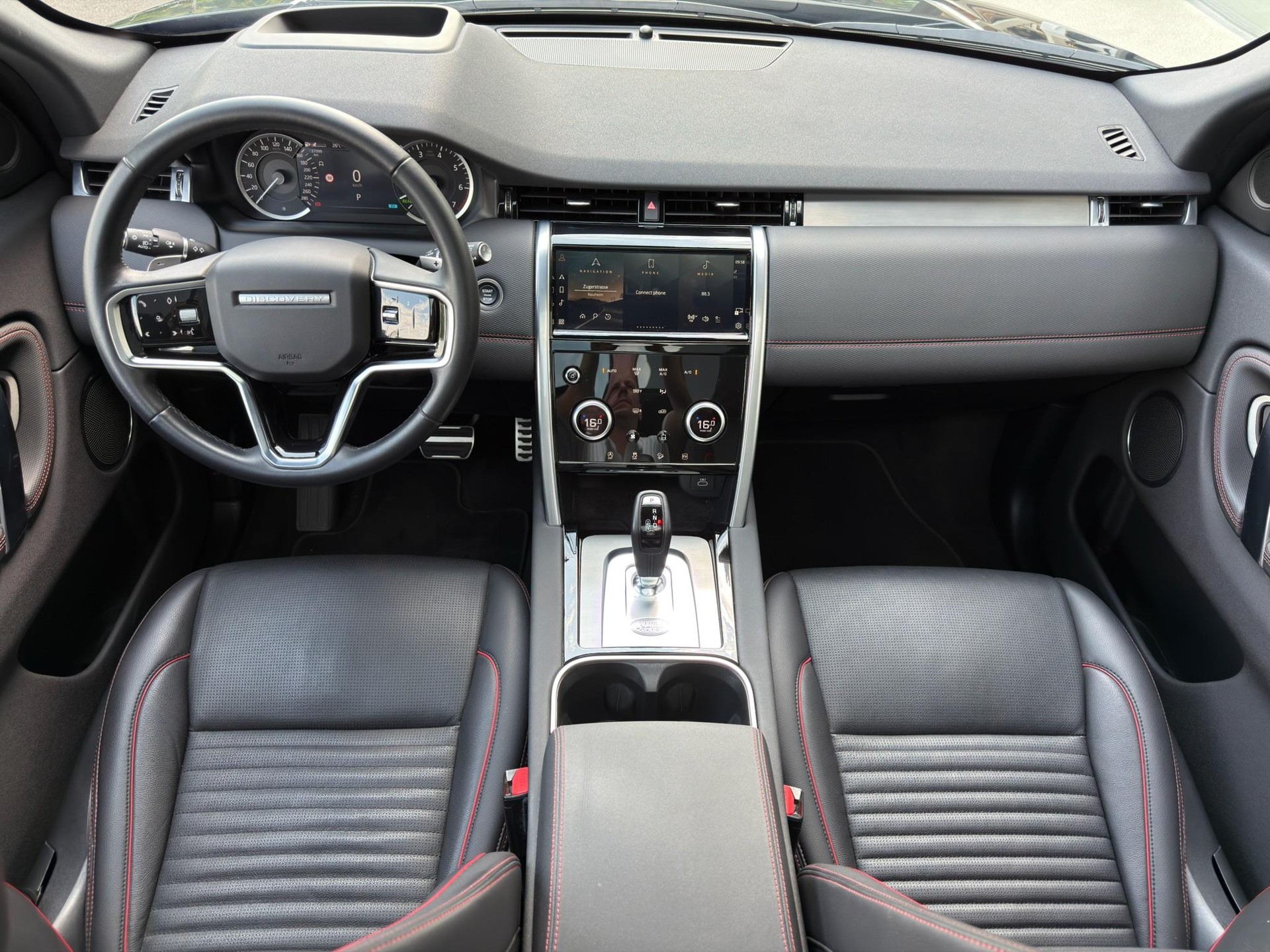 LAND ROVER Discovery Sport 1.5 T 300e R-Dynamic S-image-2