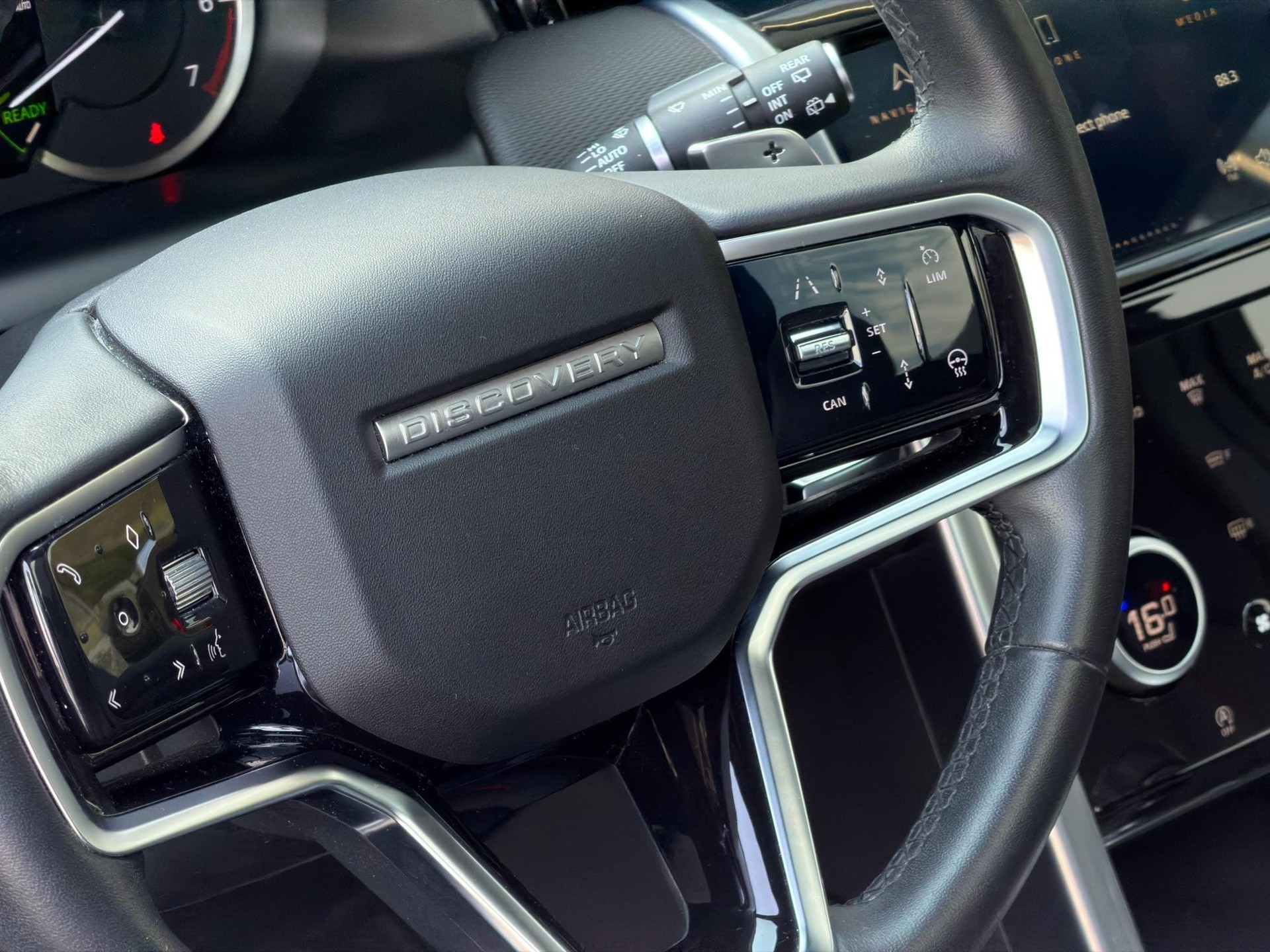 LAND ROVER Discovery Sport 1.5 T 300e R-Dynamic S-image-9