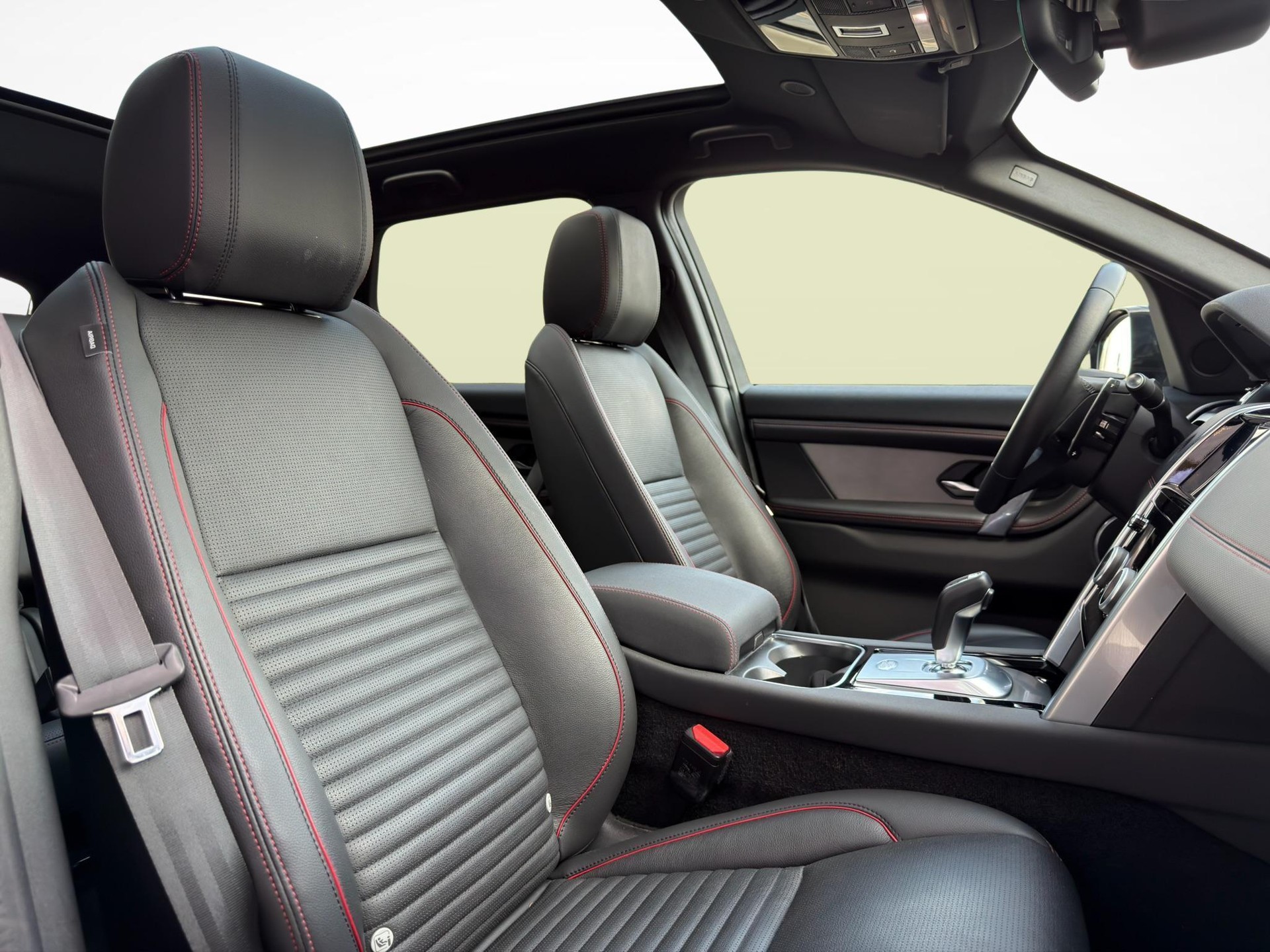 LAND ROVER Discovery Sport 1.5 T 300e R-Dynamic S-image-3
