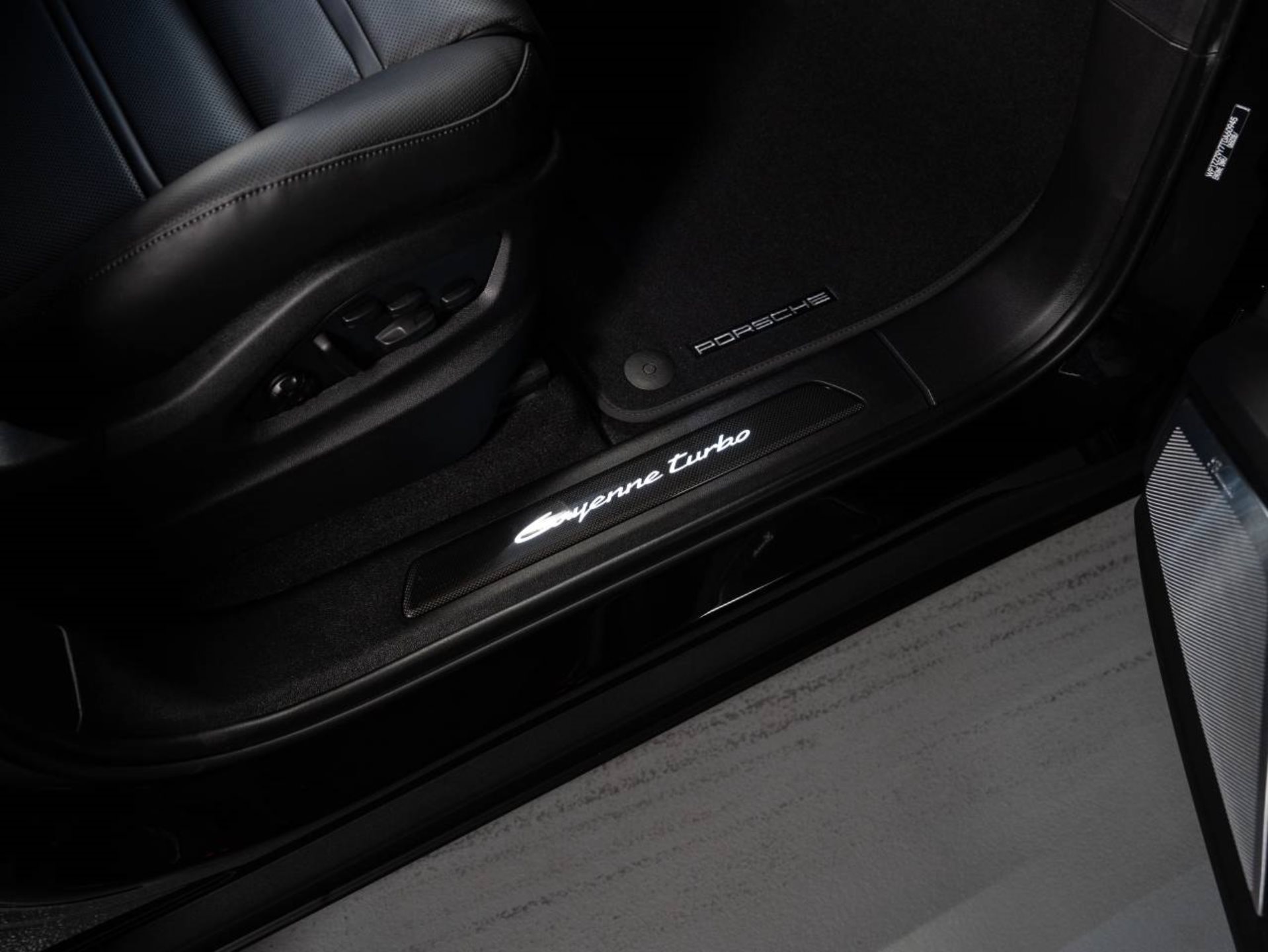 PORSCHE Cayenne Turbo E-Hybrid Coupé avec Paquet-GT-image-16