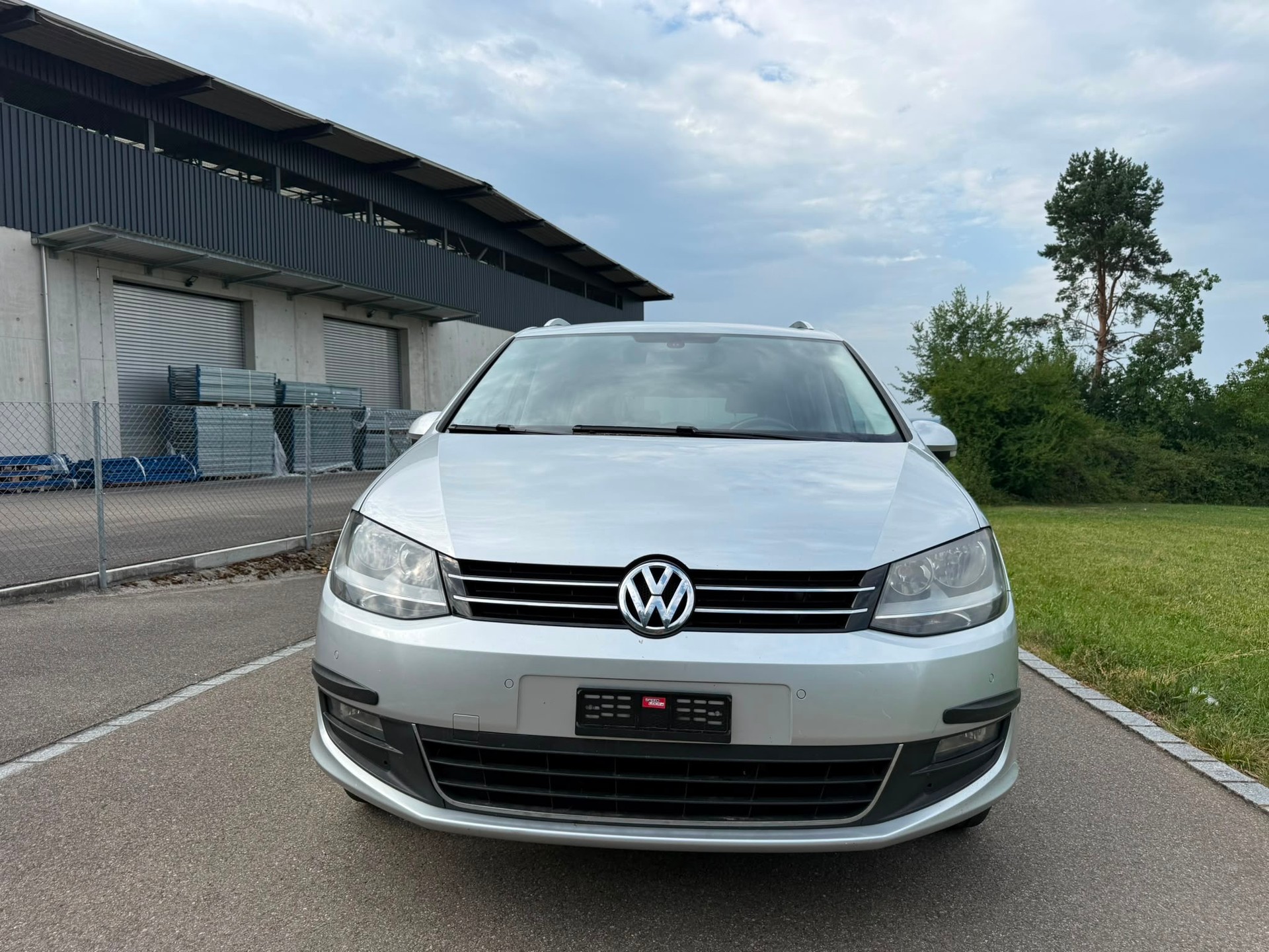 VW Sharan 2.0 TDI BlueMotion Technology Trendline DSG-image-1