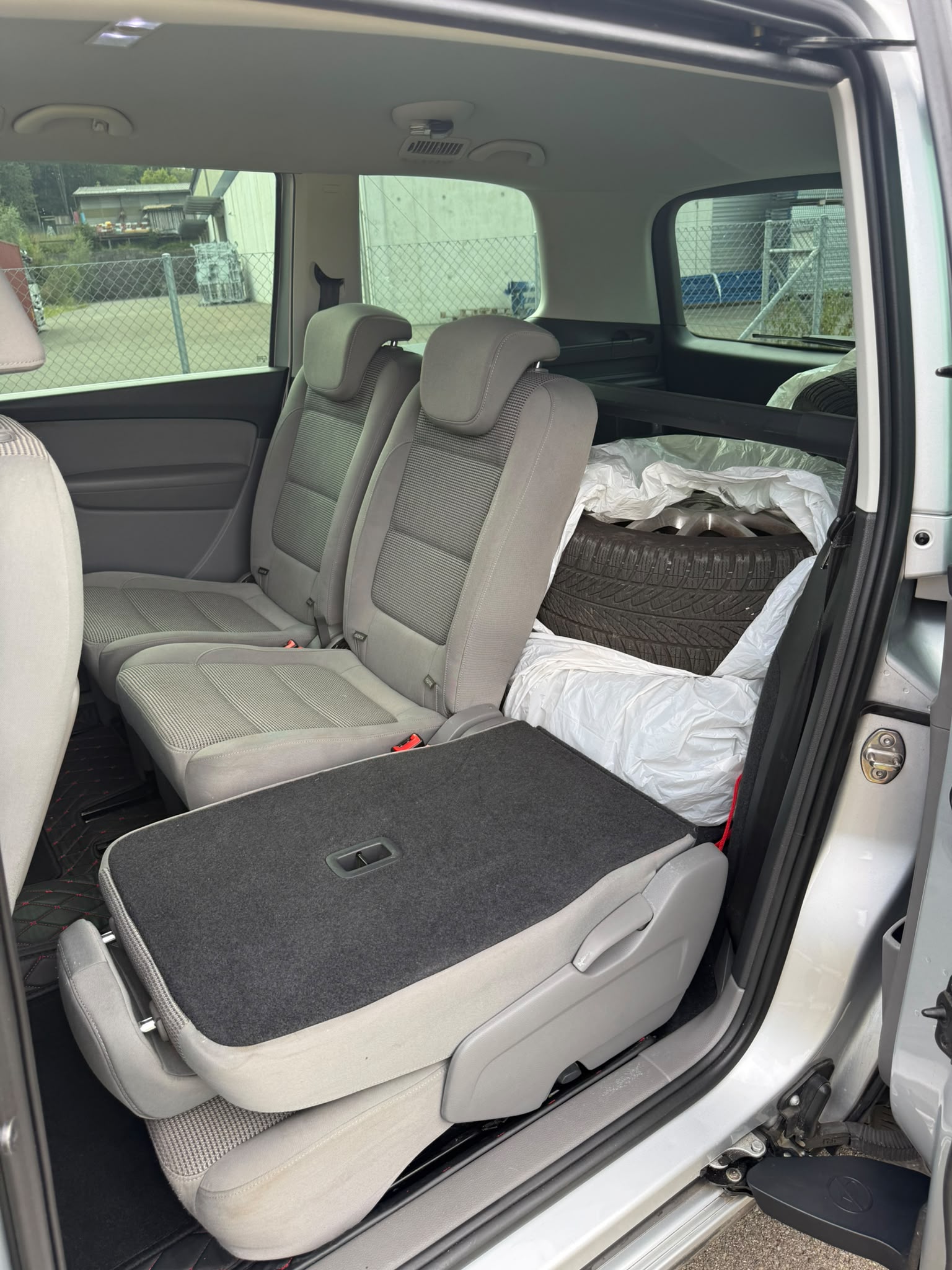 VW Sharan 2.0 TDI BlueMotion Technology Trendline DSG-image-9