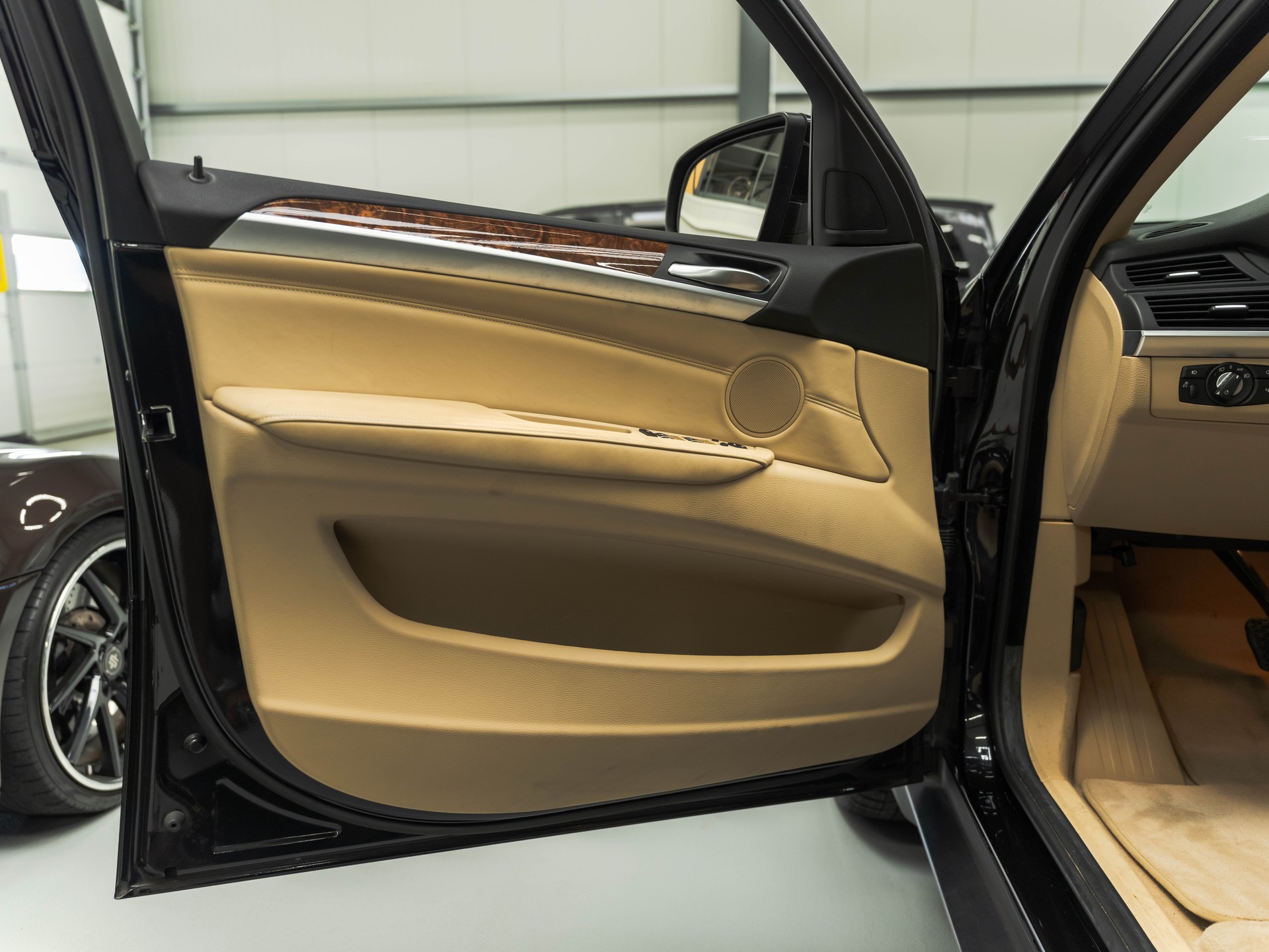 BMW X6 xDrive 50i Steptronic-image-17