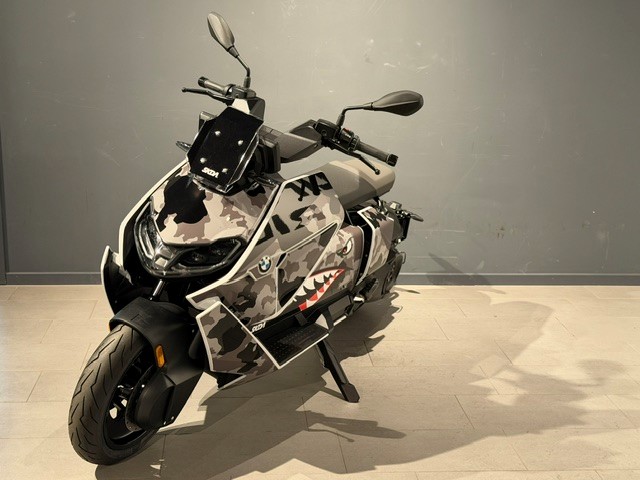 BMW CE 04-showroom-element-2