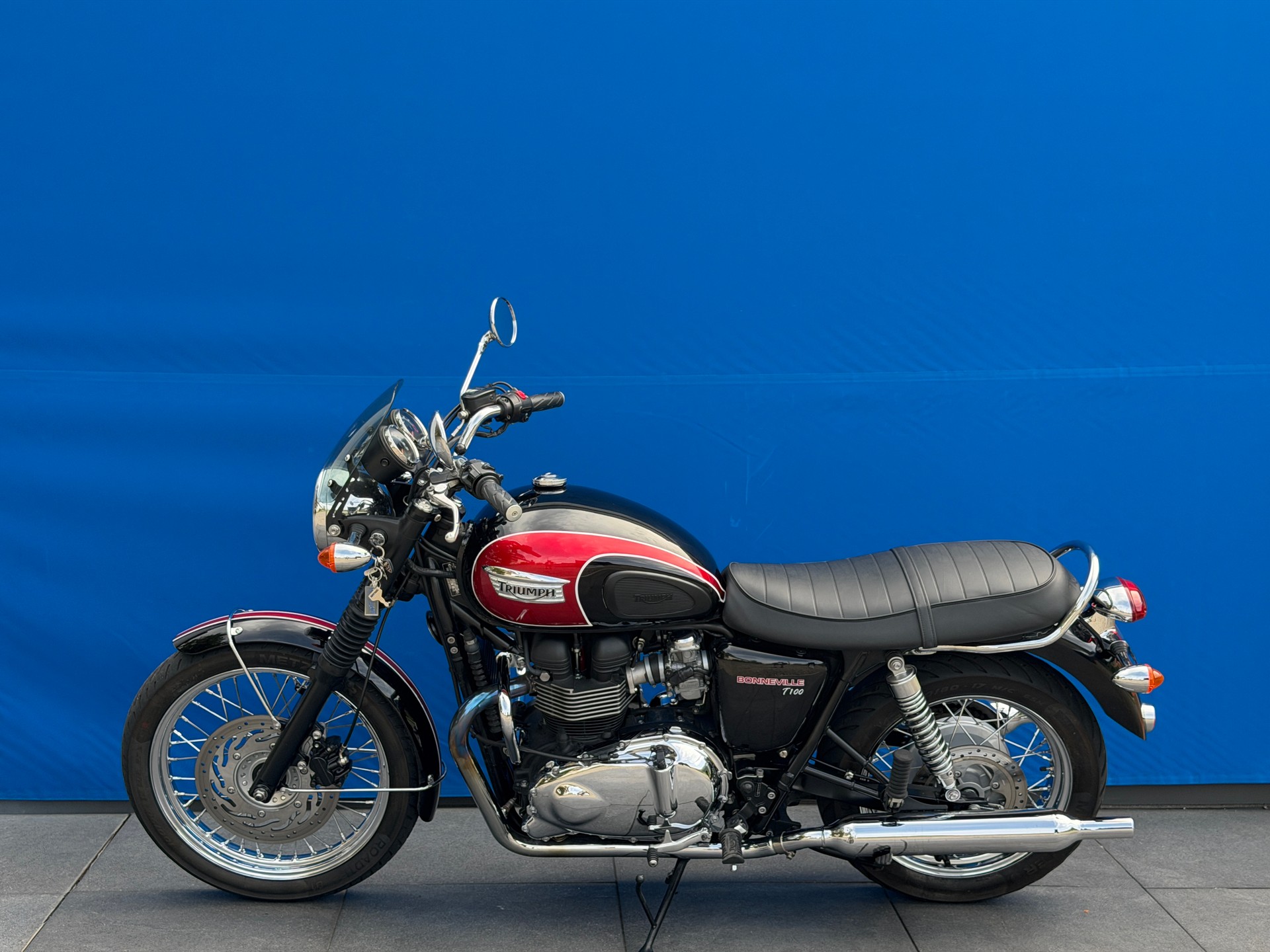 TRIUMPH Bonneville 900 i T 100-image-4