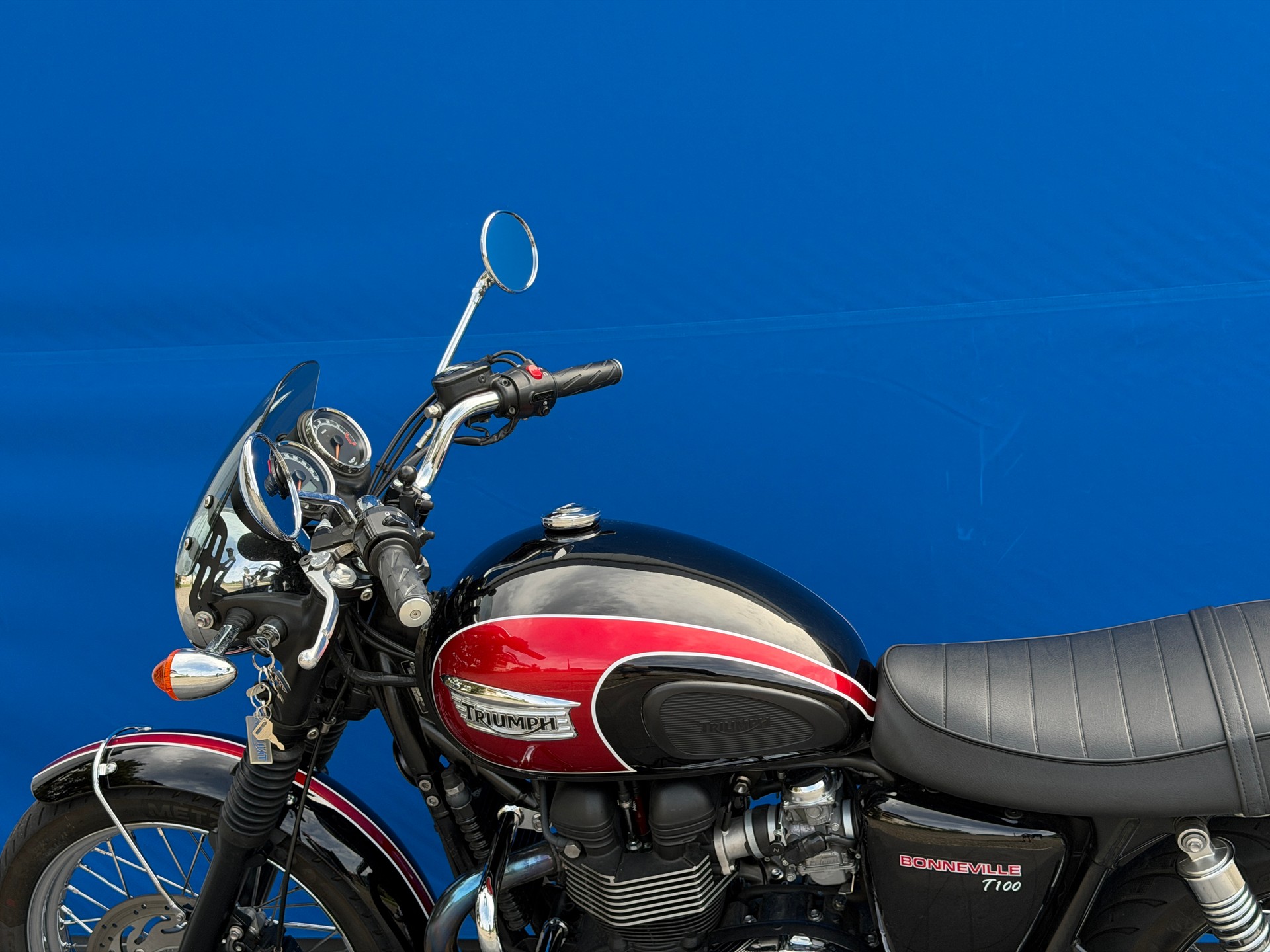 TRIUMPH Bonneville 900 i T 100-image-7