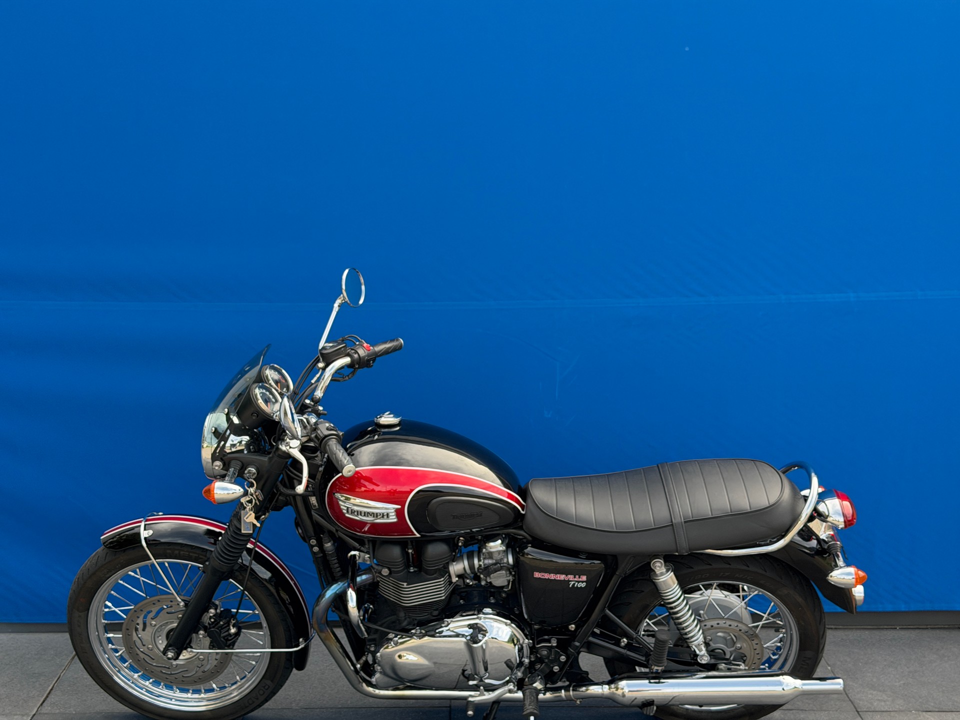 TRIUMPH Bonneville 900 i T 100-image-11