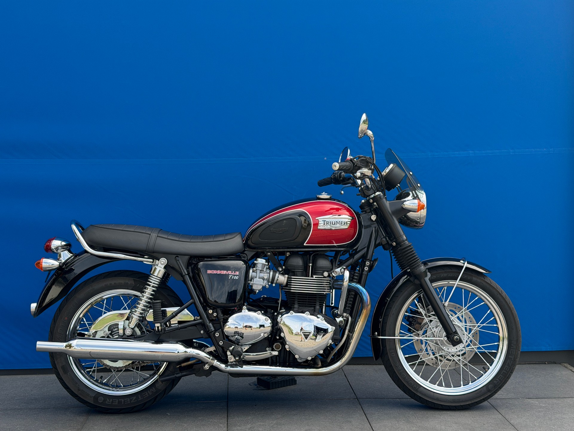 TRIUMPH Bonneville 900 i T 100-image-0