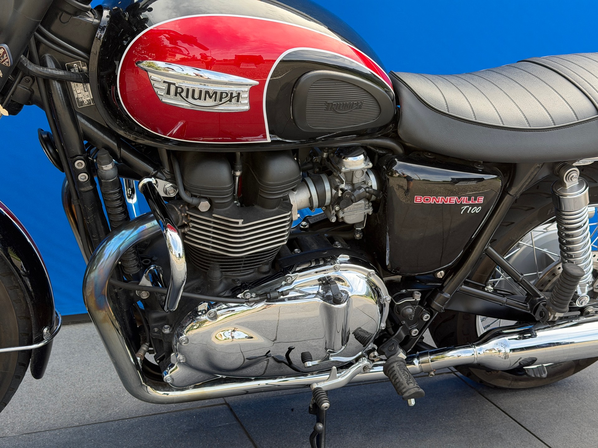 TRIUMPH Bonneville 900 i T 100-image-8