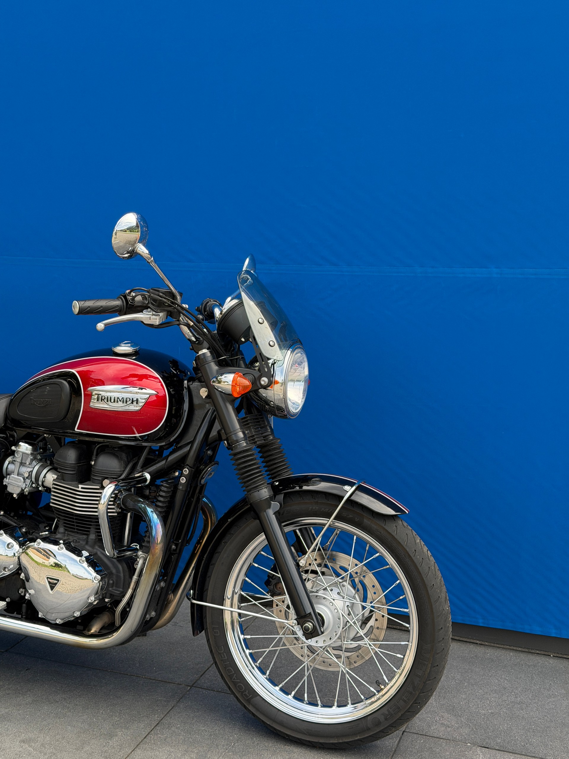 TRIUMPH Bonneville 900 i T 100-image-1