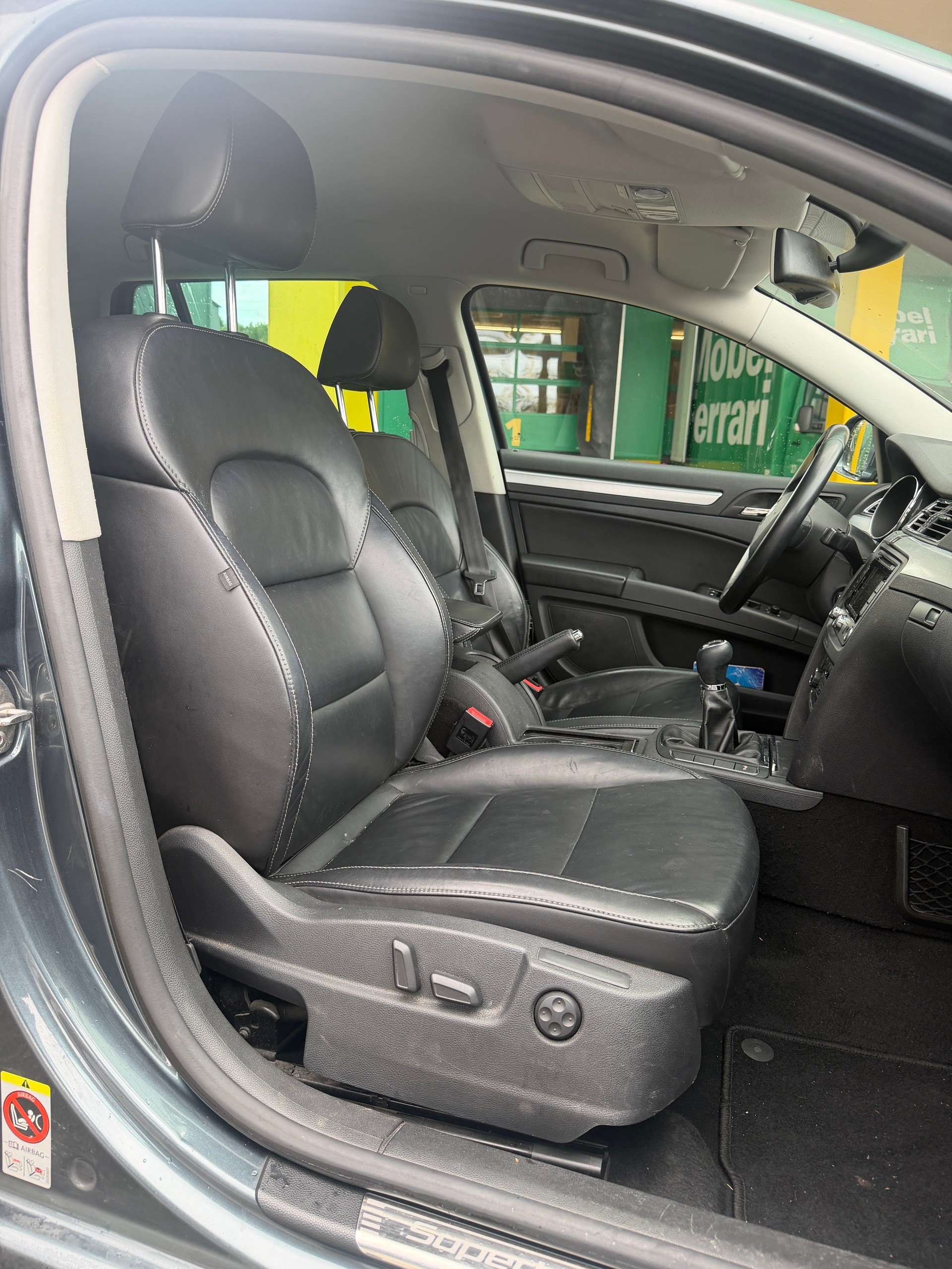 SKODA Superb Combi 1.8 TSI Ambition 4x4-image-14