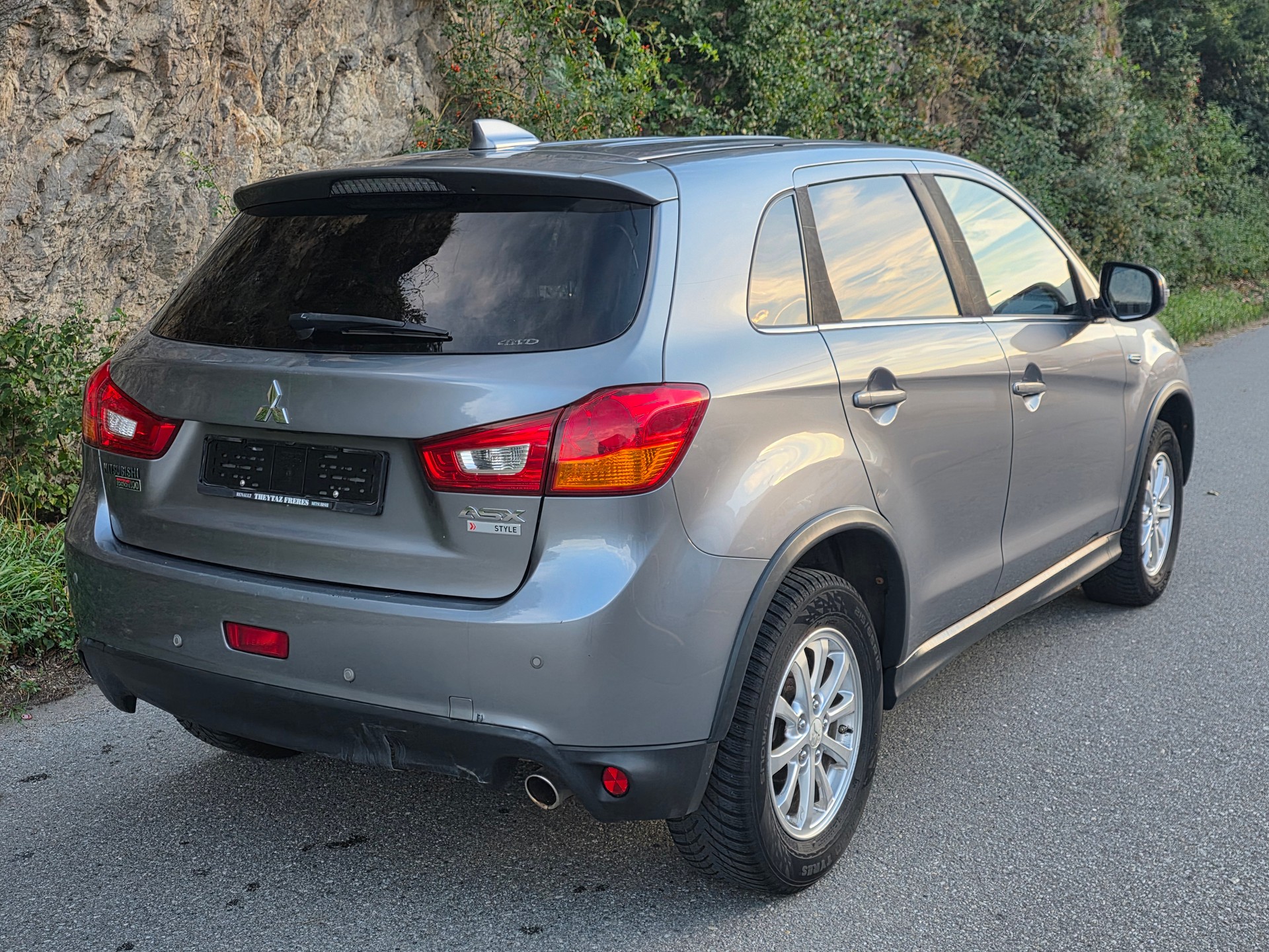 MITSUBISHI ASX 2.2 DID Style 4WD Automatic-image-3