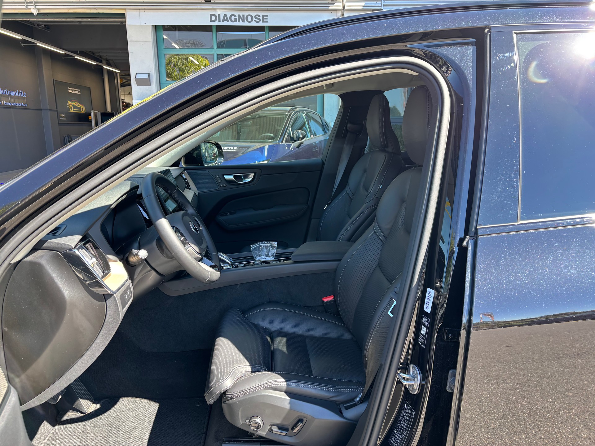 VOLVO XC60 T6 eAWD PluginHybrid Plus Dark Geartronic-image-8