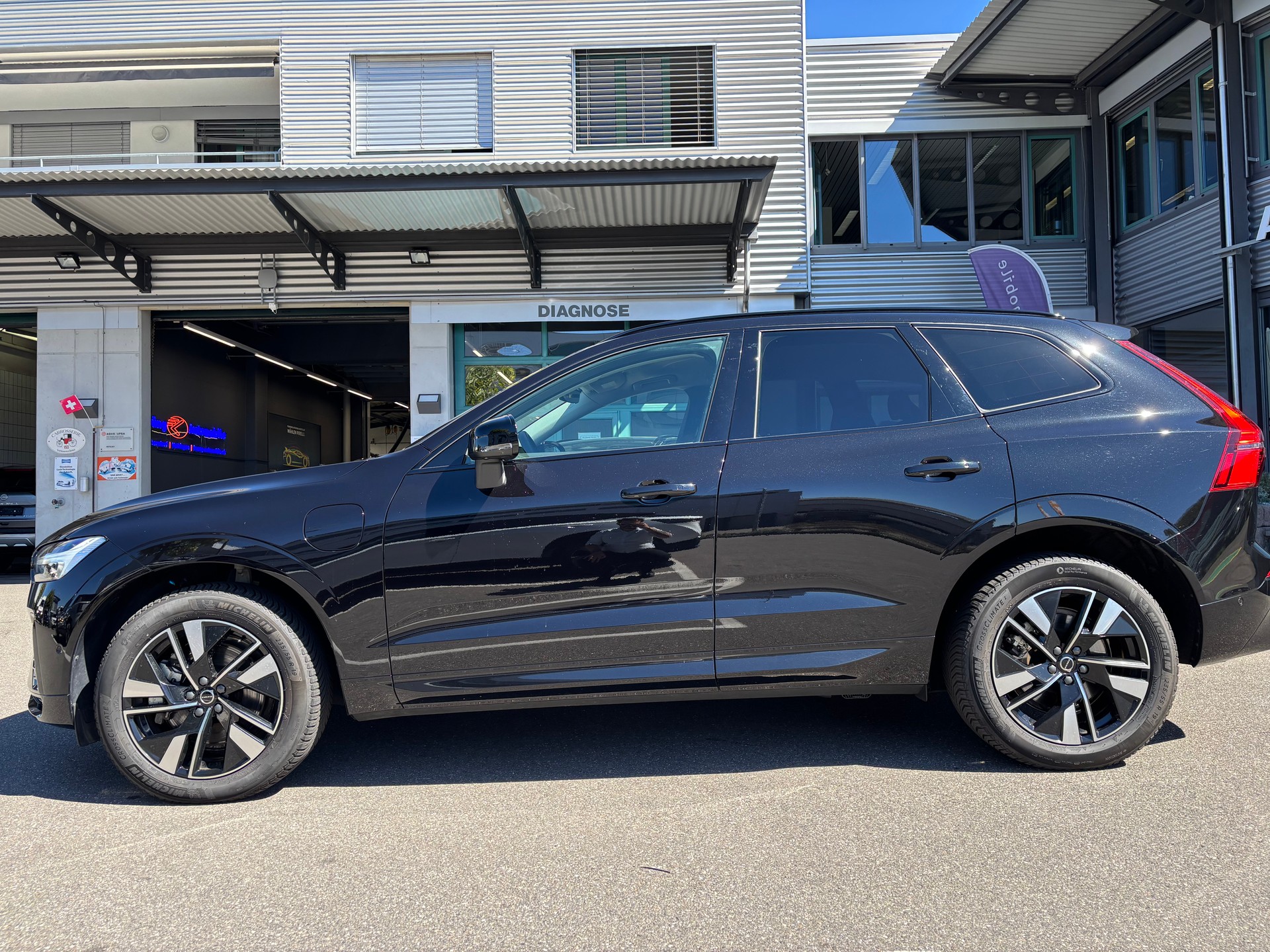 VOLVO XC60 T6 eAWD PluginHybrid Plus Dark Geartronic-showroom-element-2