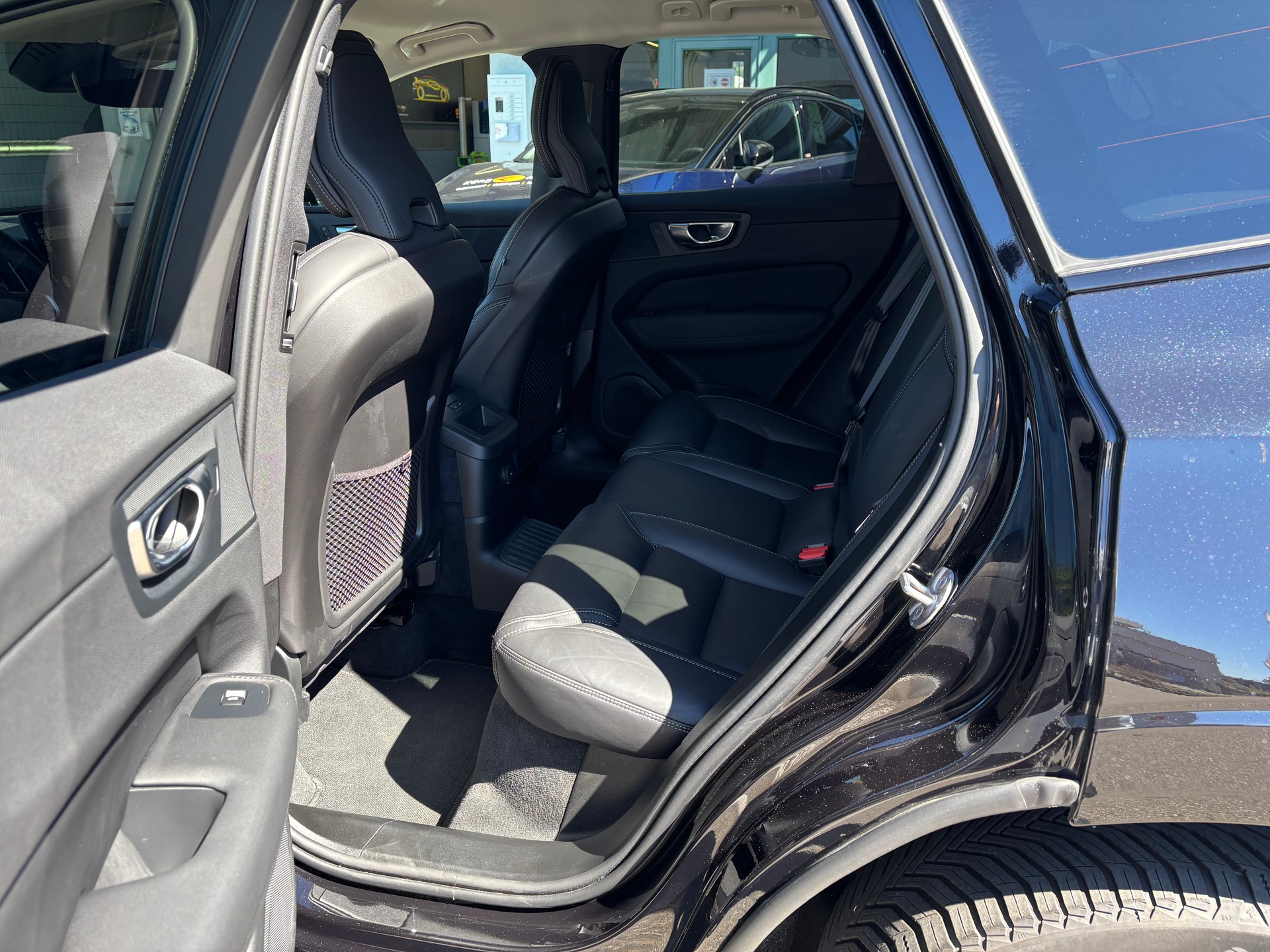 VOLVO XC60 T6 eAWD PluginHybrid Plus Dark Geartronic-image-10