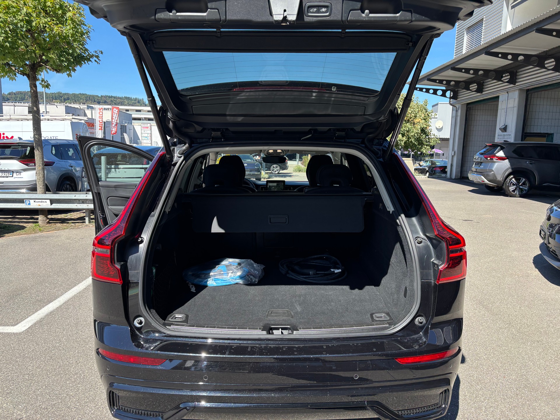 VOLVO XC60 T6 eAWD PluginHybrid Plus Dark Geartronic-image-12