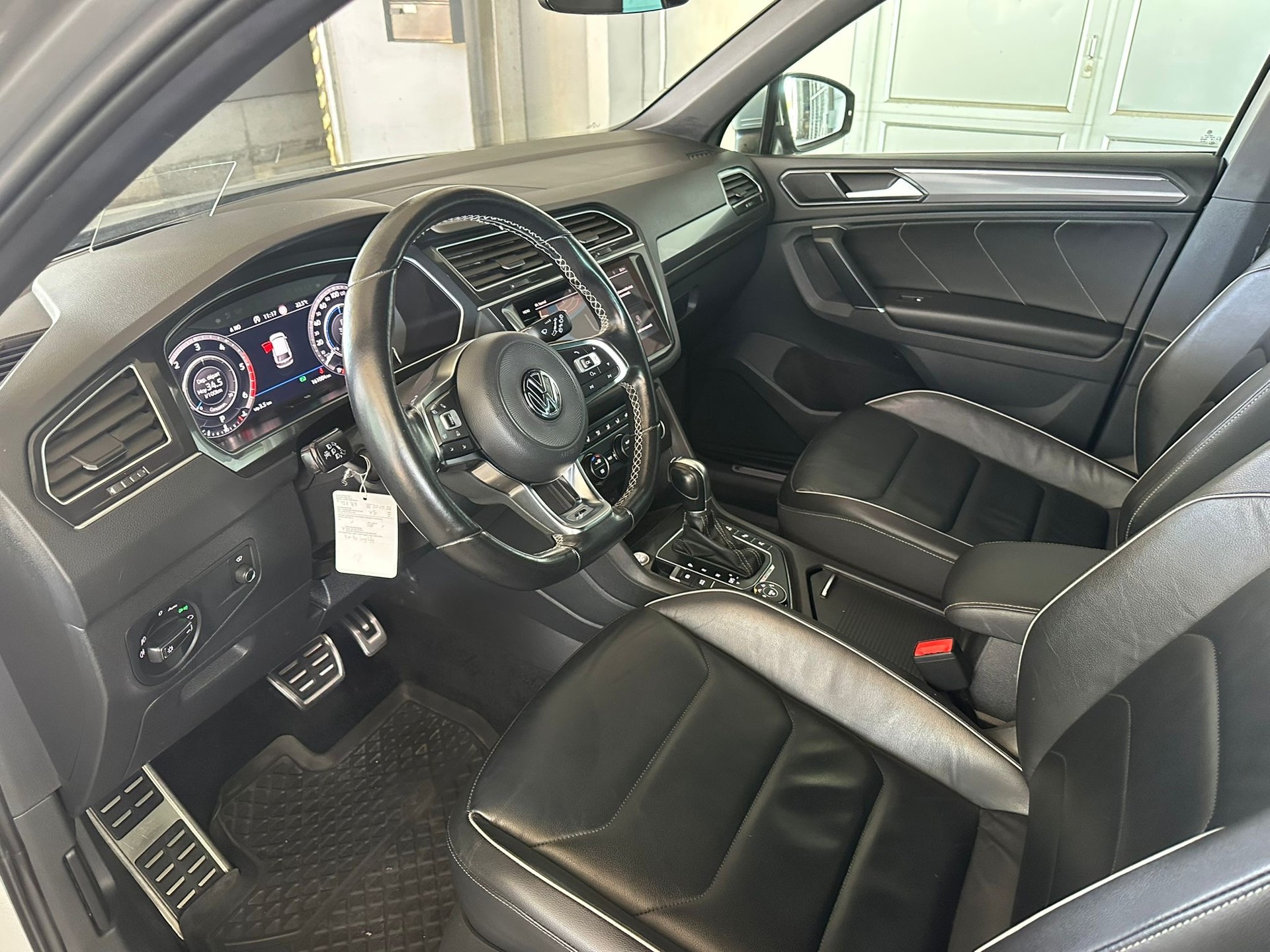 VW Tiguan 2.0 TDI R-Line 4Motion DSG-image-10