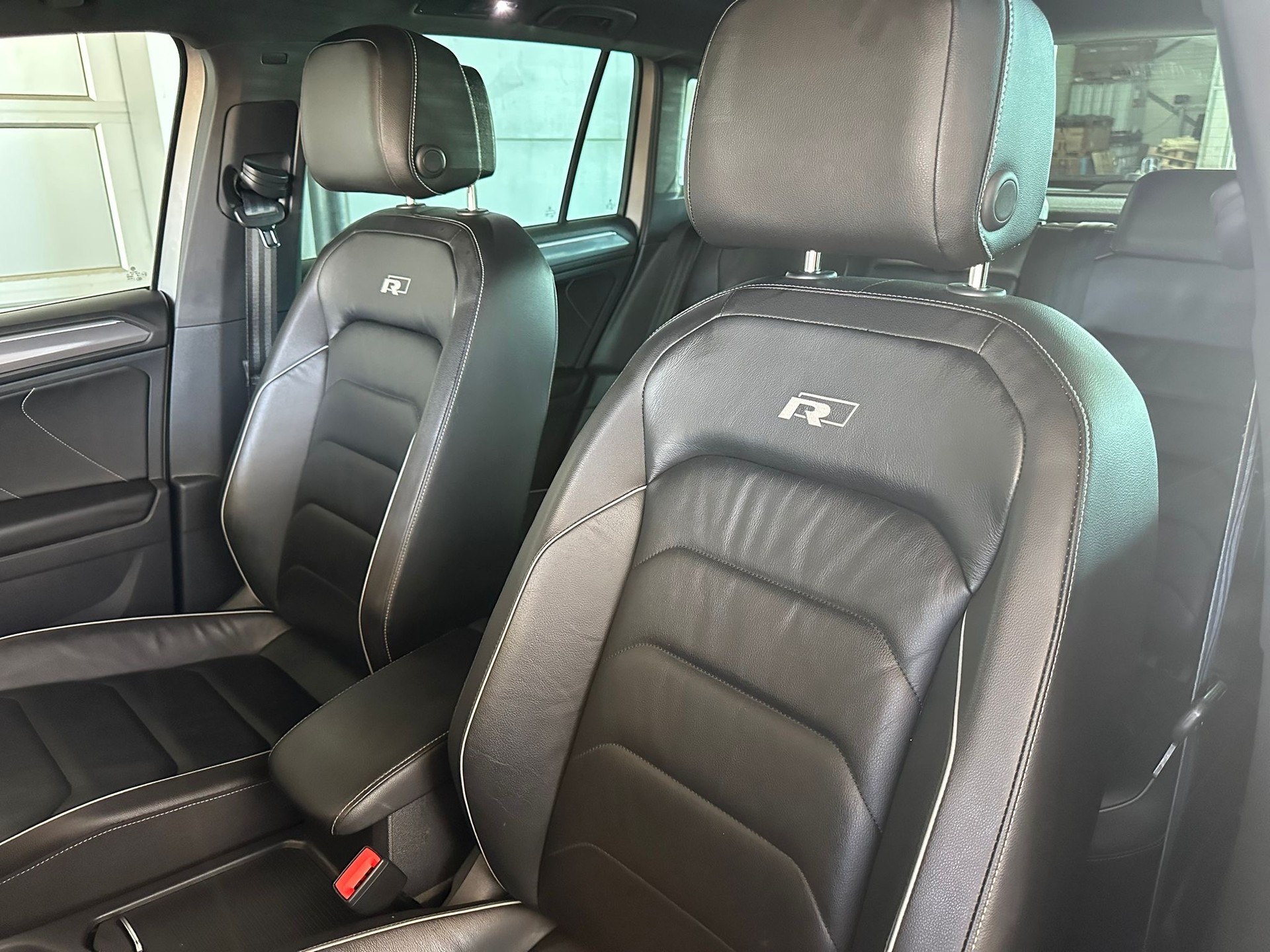 VW Tiguan 2.0 TDI R-Line 4Motion DSG-image-12