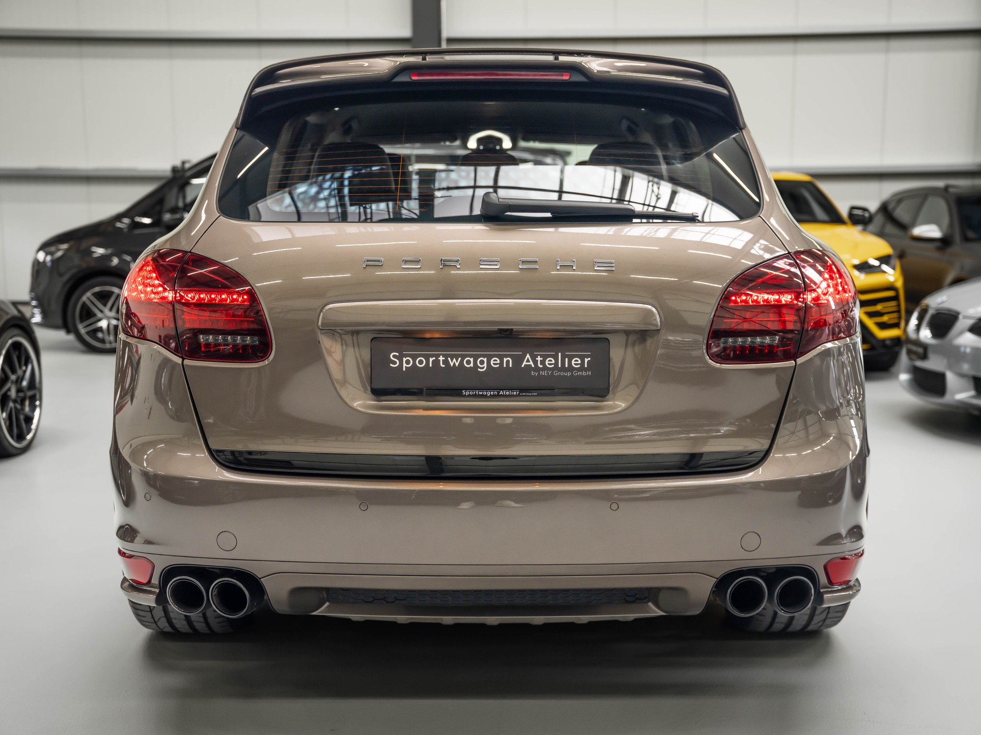 PORSCHE Cayenne GTS-showroom-element-2