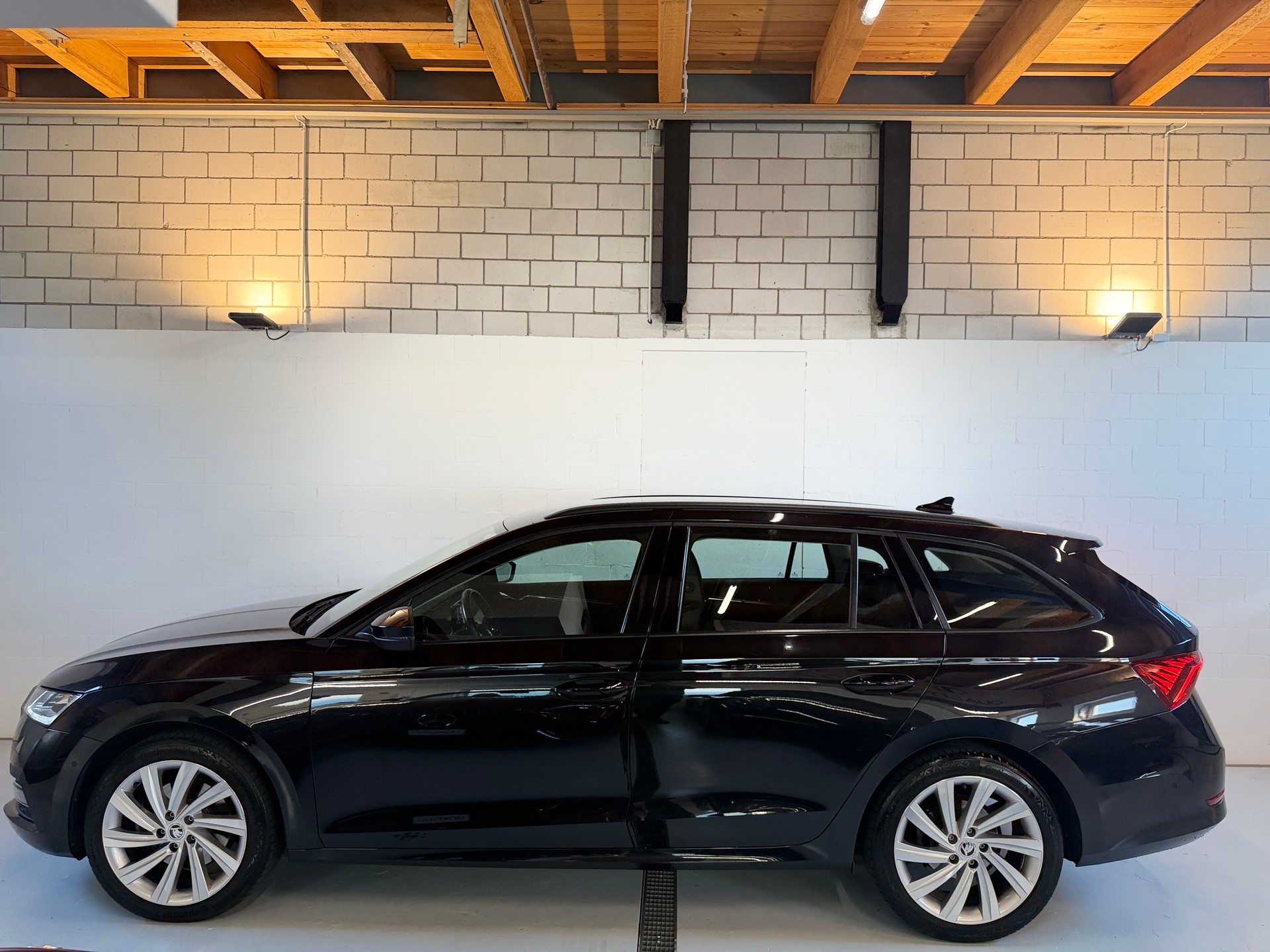 SKODA Octavia Combi 2.0 TDI DSG Style 4x4-showroom-element-2