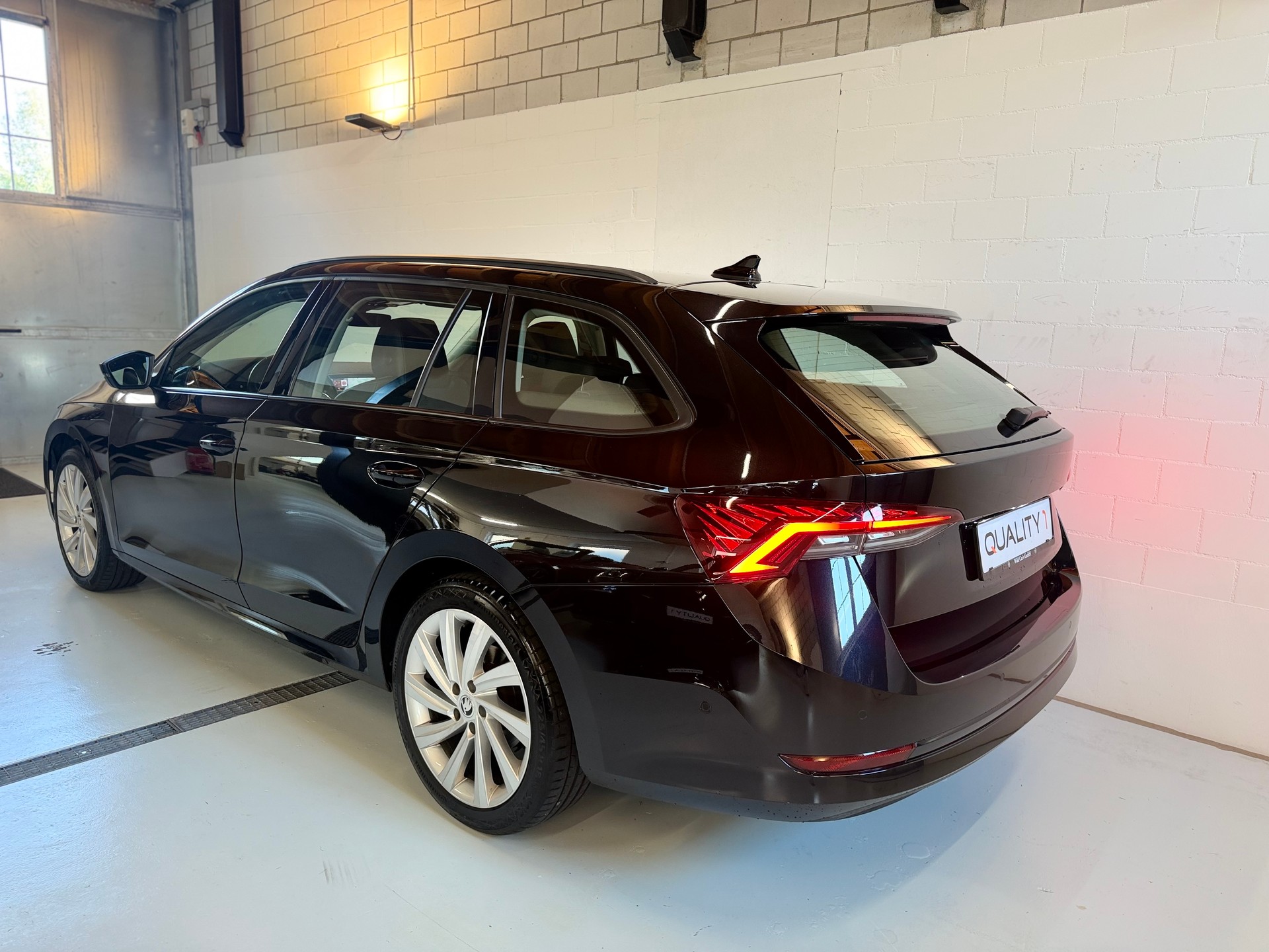 SKODA Octavia Combi 2.0 TDI DSG Style 4x4-showroom-element-3