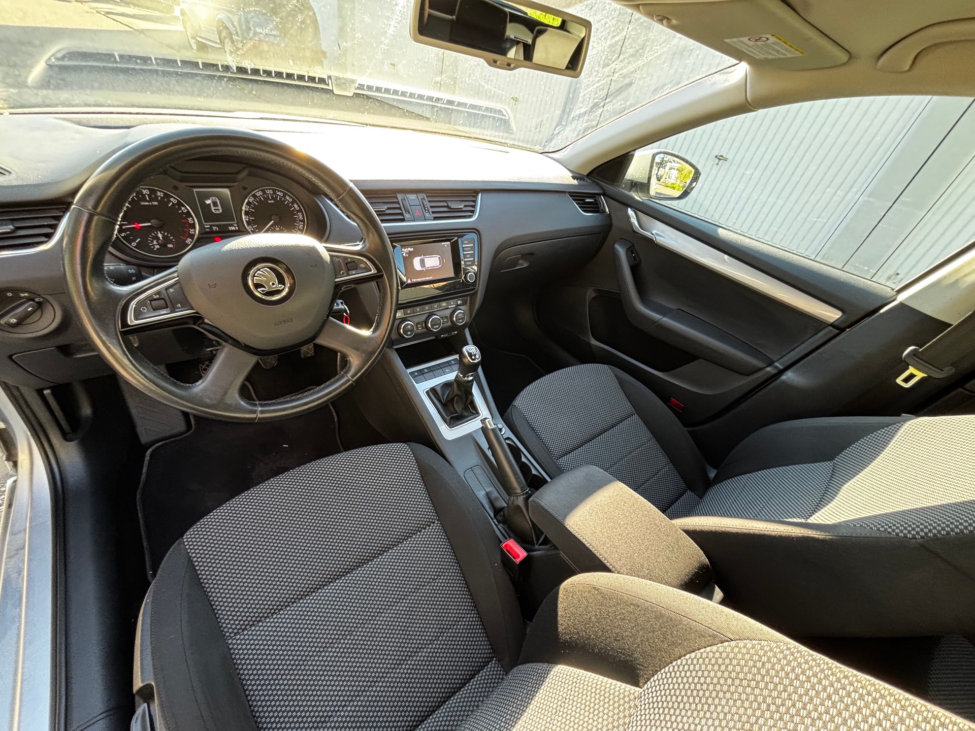 SKODA OCTAVIA-image-9