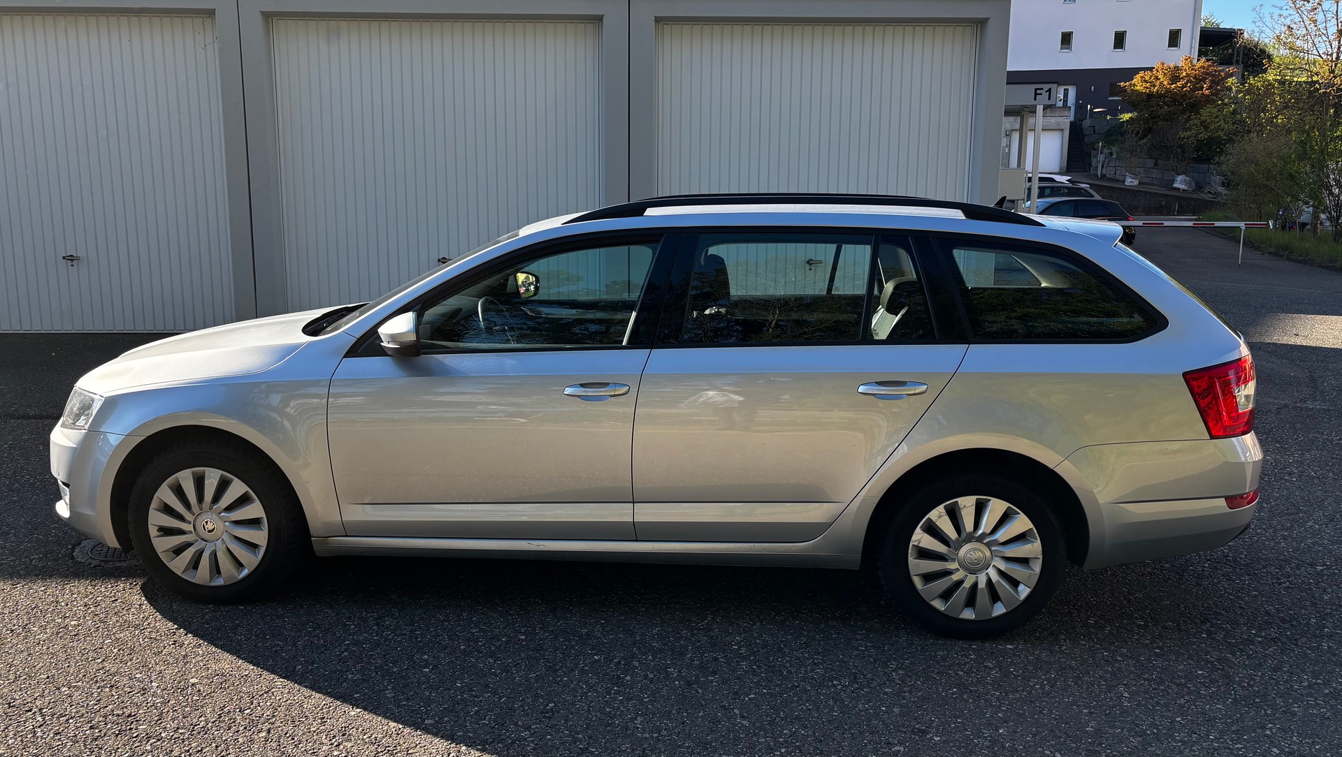 SKODA OCTAVIA-image-2