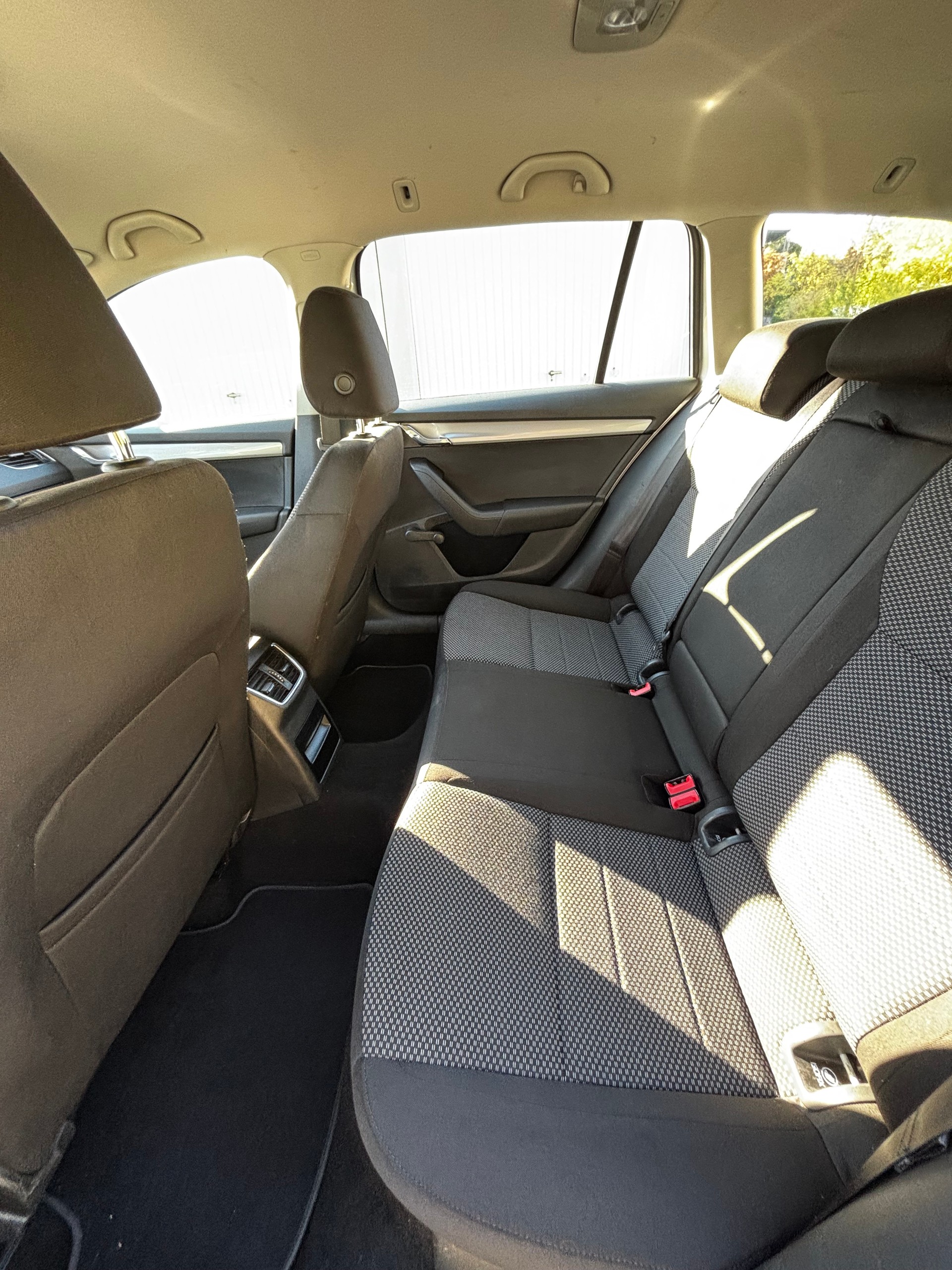 SKODA OCTAVIA-image-11