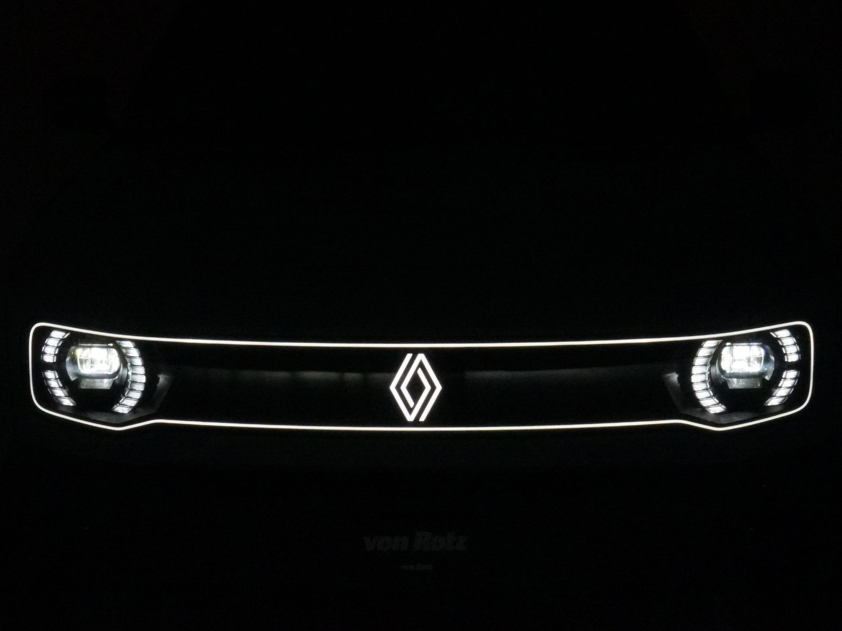 RENAULT R4 E-Tech Urban Range evolution-showroom-element-2