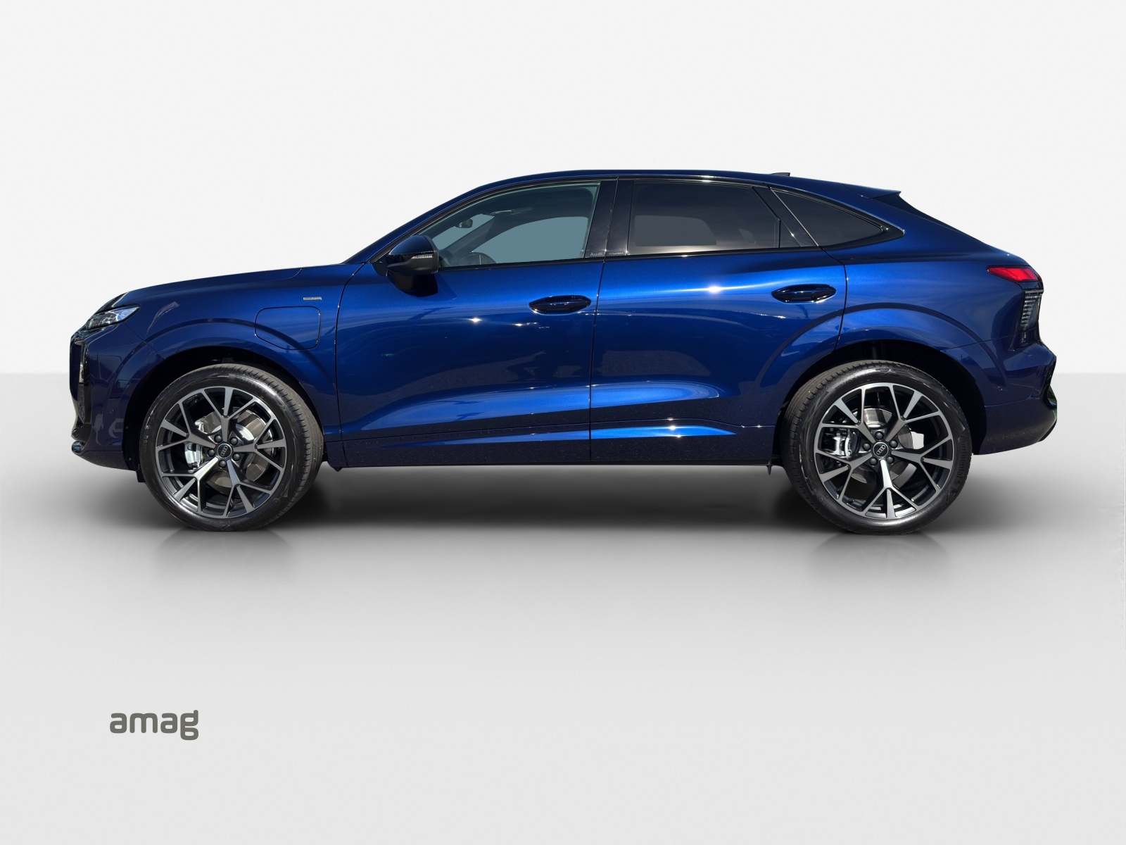 AUDI Q3 Sportback e-hybrid 200 kW S tronig-showroom-element-1