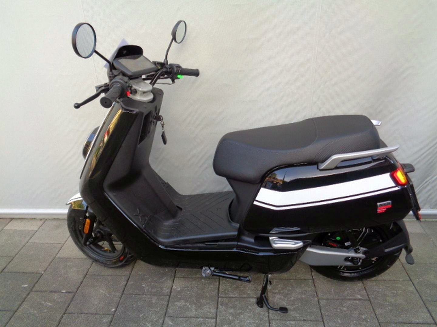 NIU NGT