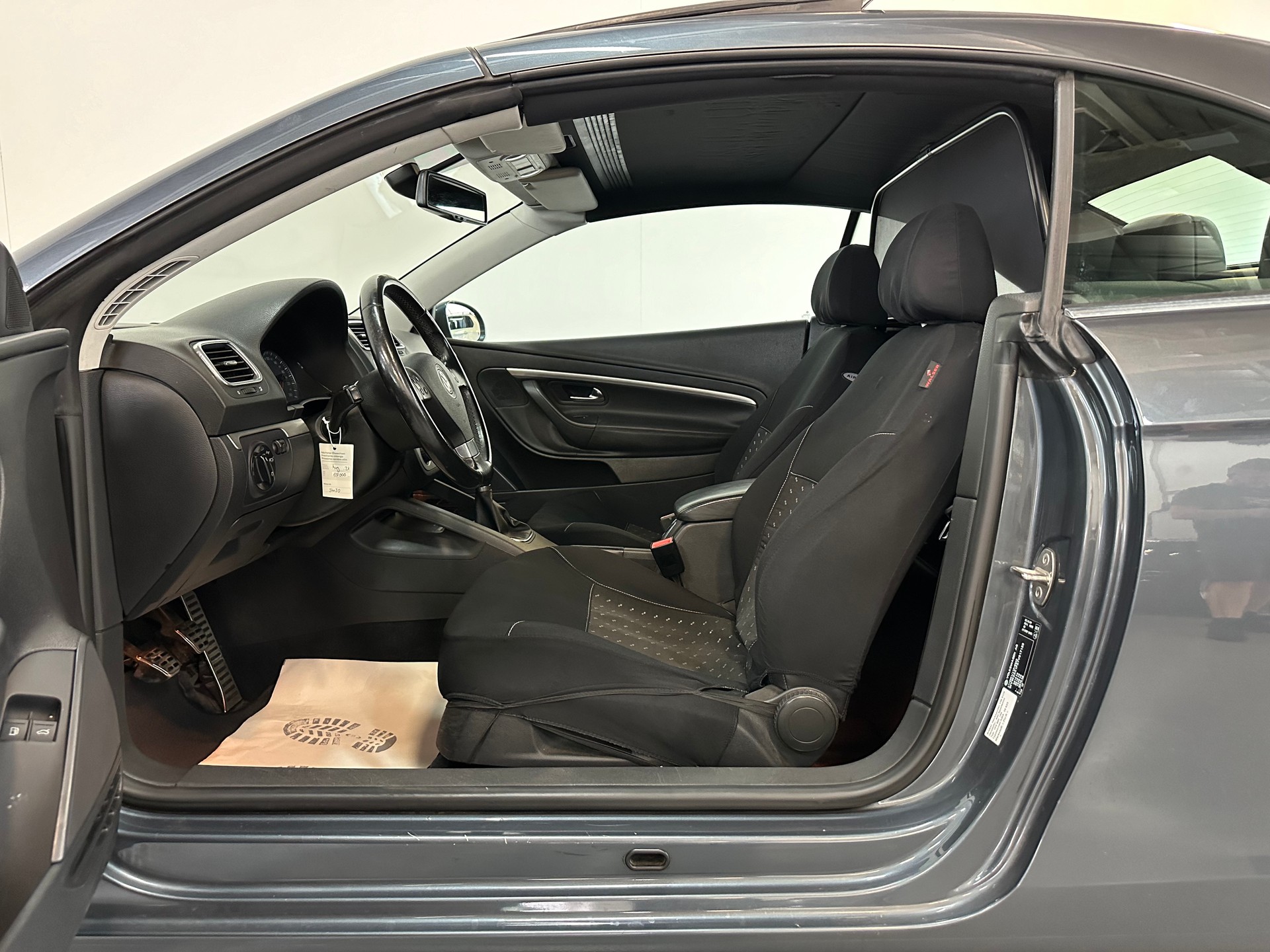 VW Eos 2.0 TDI-image-24