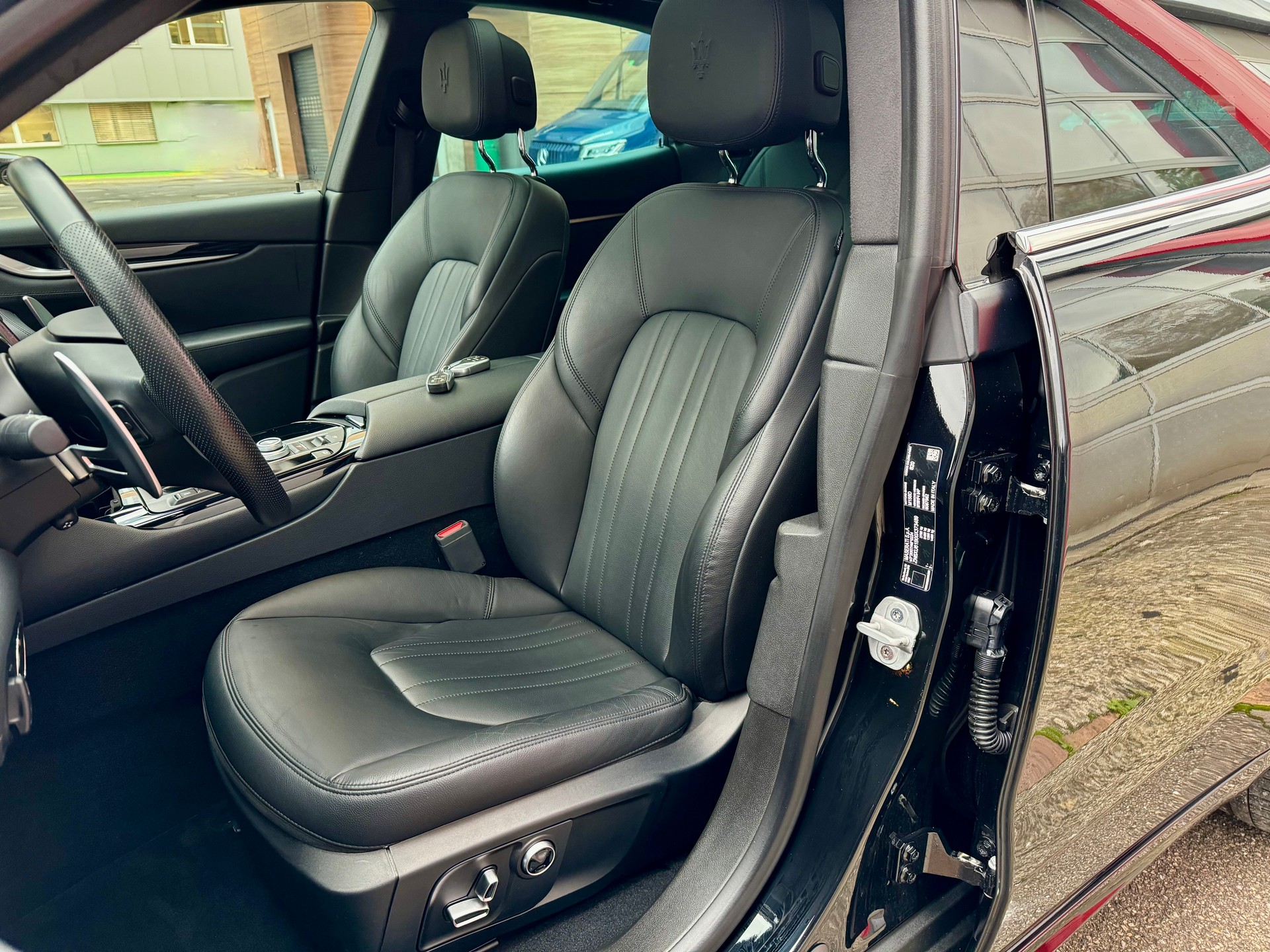 MASERATI Levante 3.0 V6 GranLusso Automatica-image-9