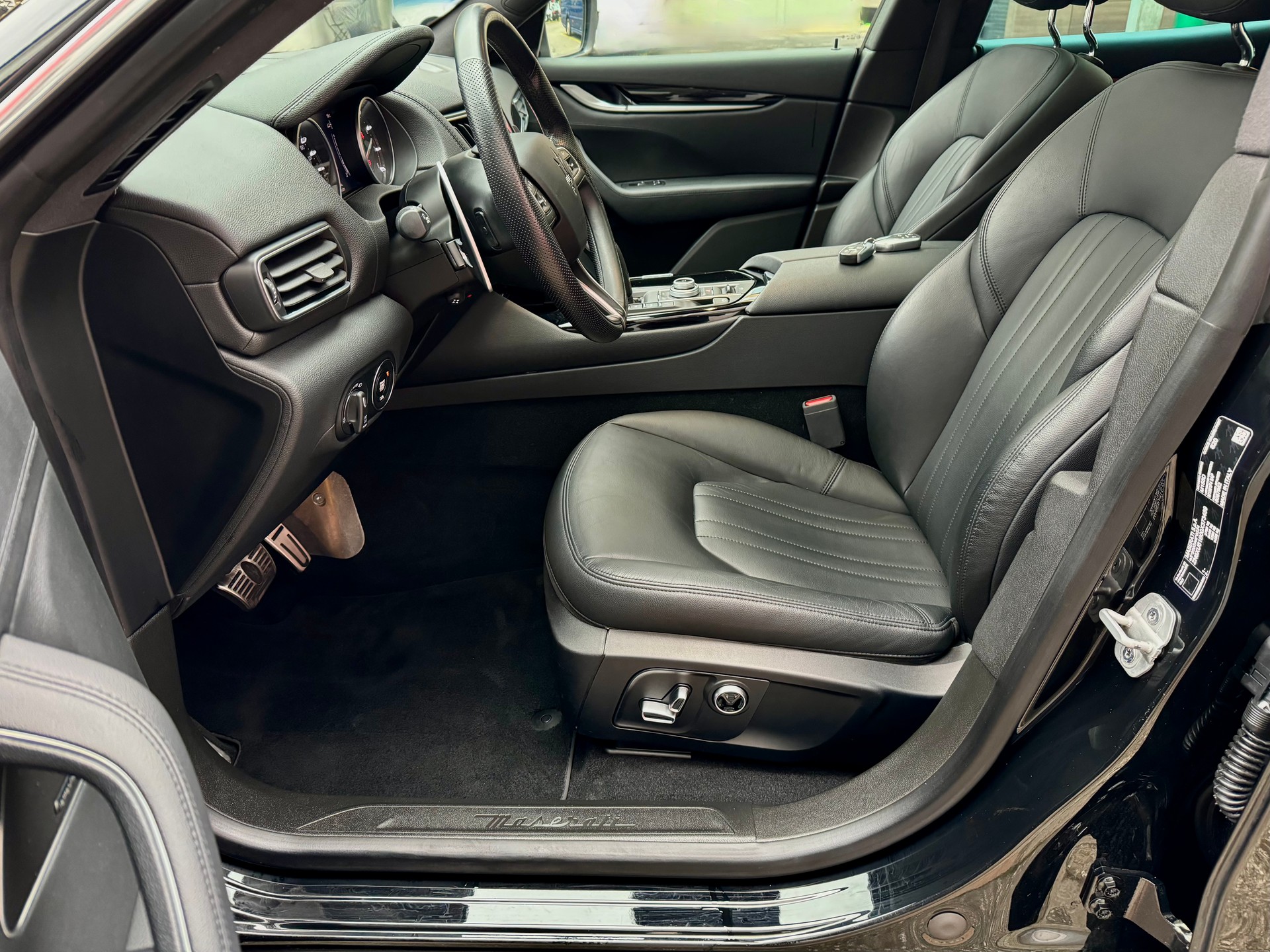 MASERATI Levante 3.0 V6 GranLusso Automatica-image-6
