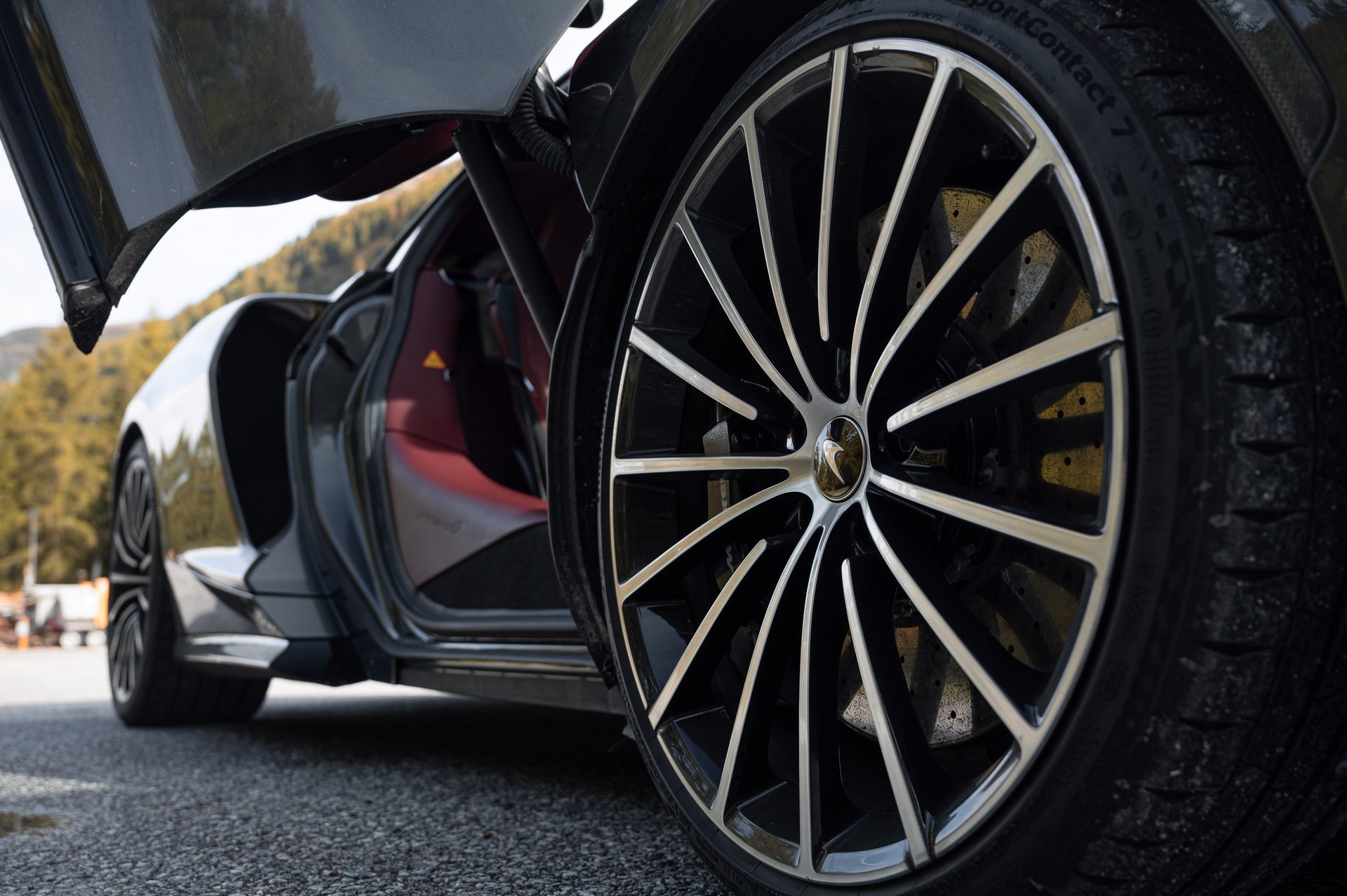 McLAREN GT-image-10