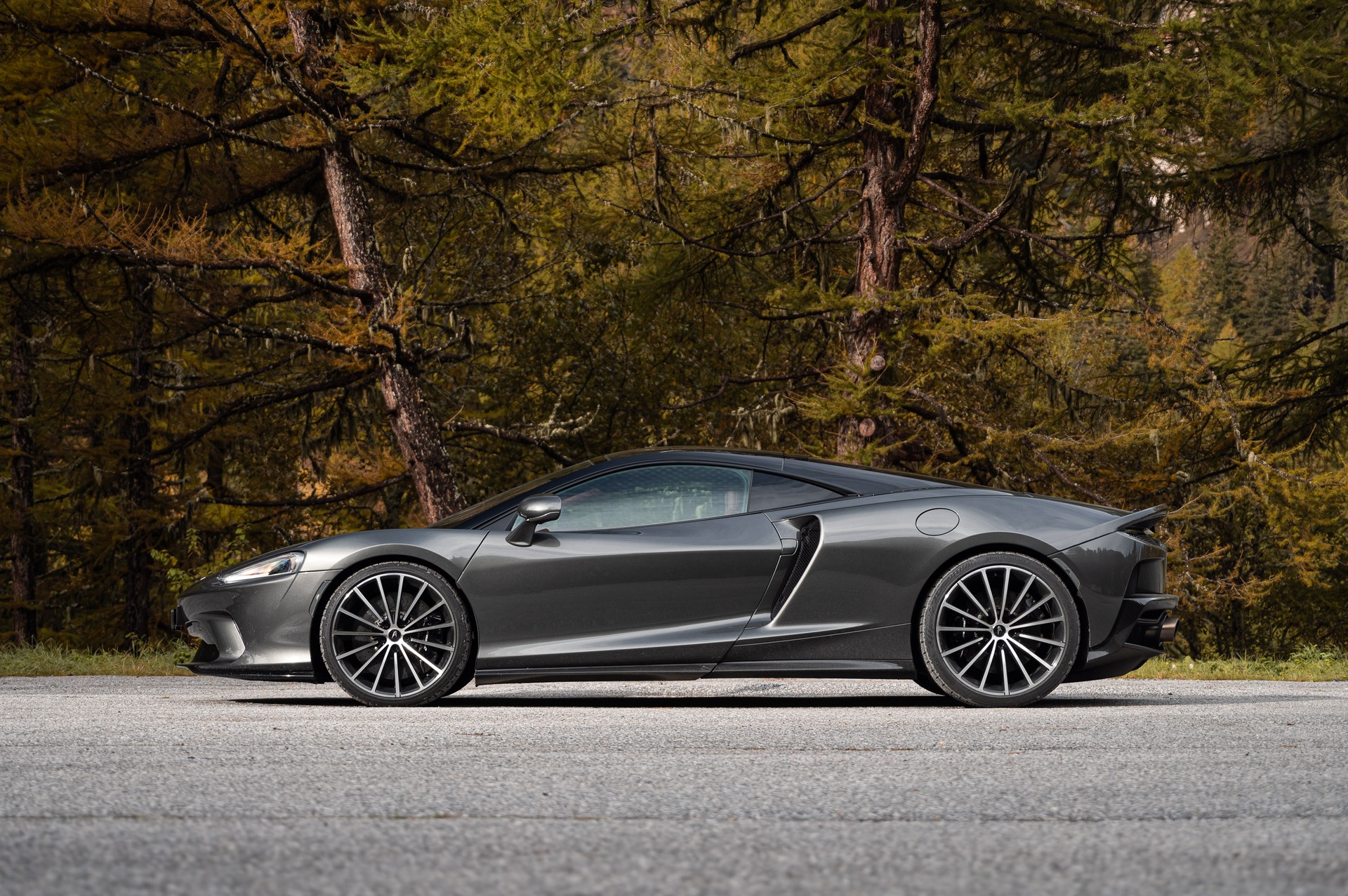 McLAREN GT-image-4