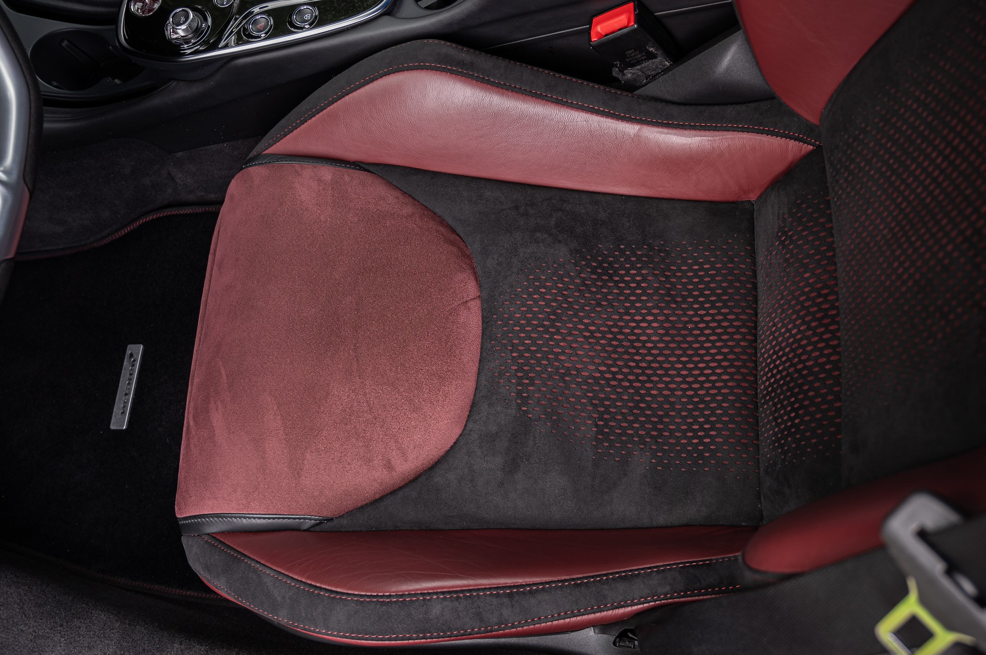 McLAREN GT-image-24