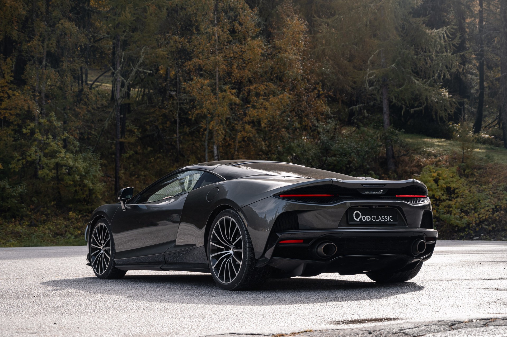 McLAREN GT-image-5